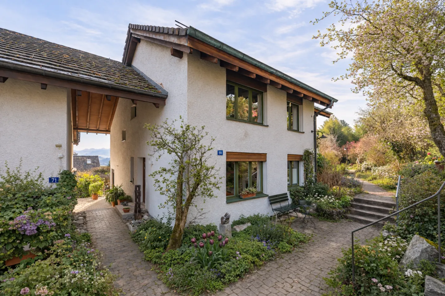 Family House with Idyllic Garden - Photo 6 of 7