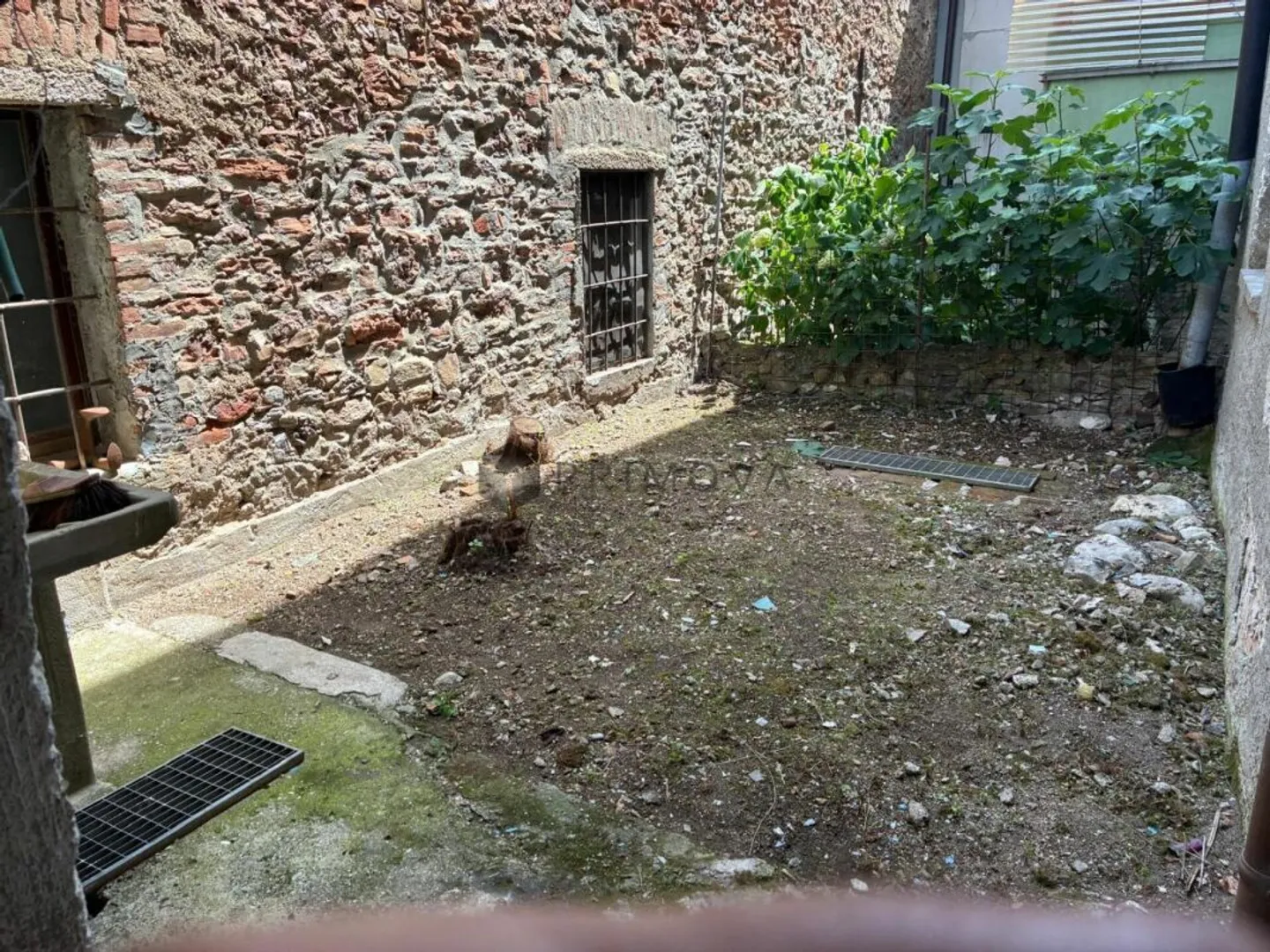 Il fascino storico cerca visionari creativi - Casa monofamigliare con idilliaco cortile interno - Foto 11 di 13