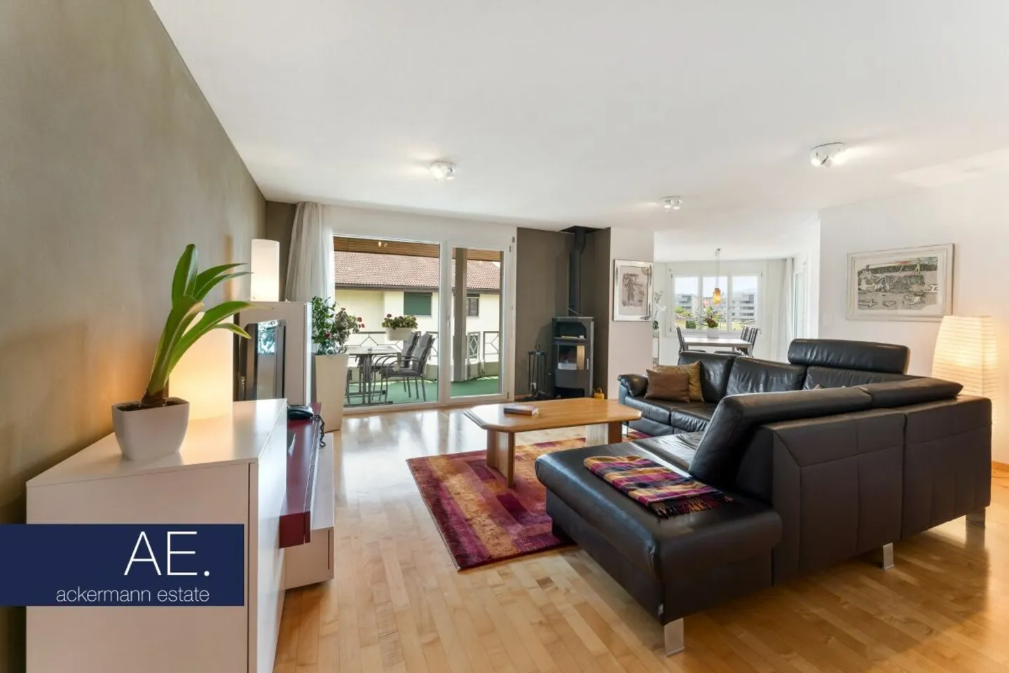Spacious Duplex with Private Terrace - Photo 4 of 12