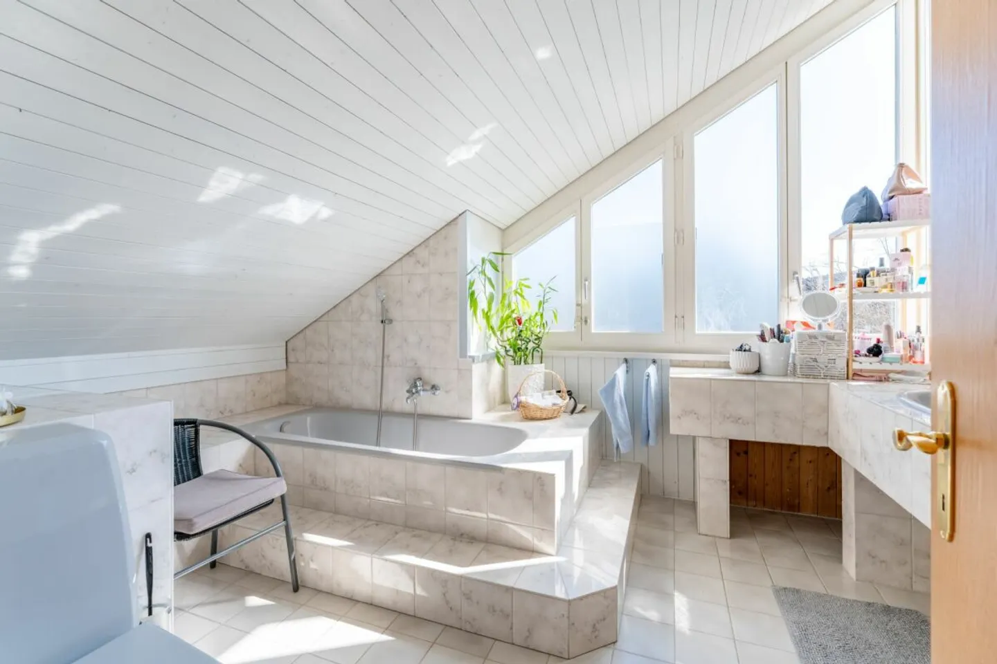 3.5-Zimmer Hausteil mit hübschem Garten an der Landwirtschaftszone - Photo 6 of 13