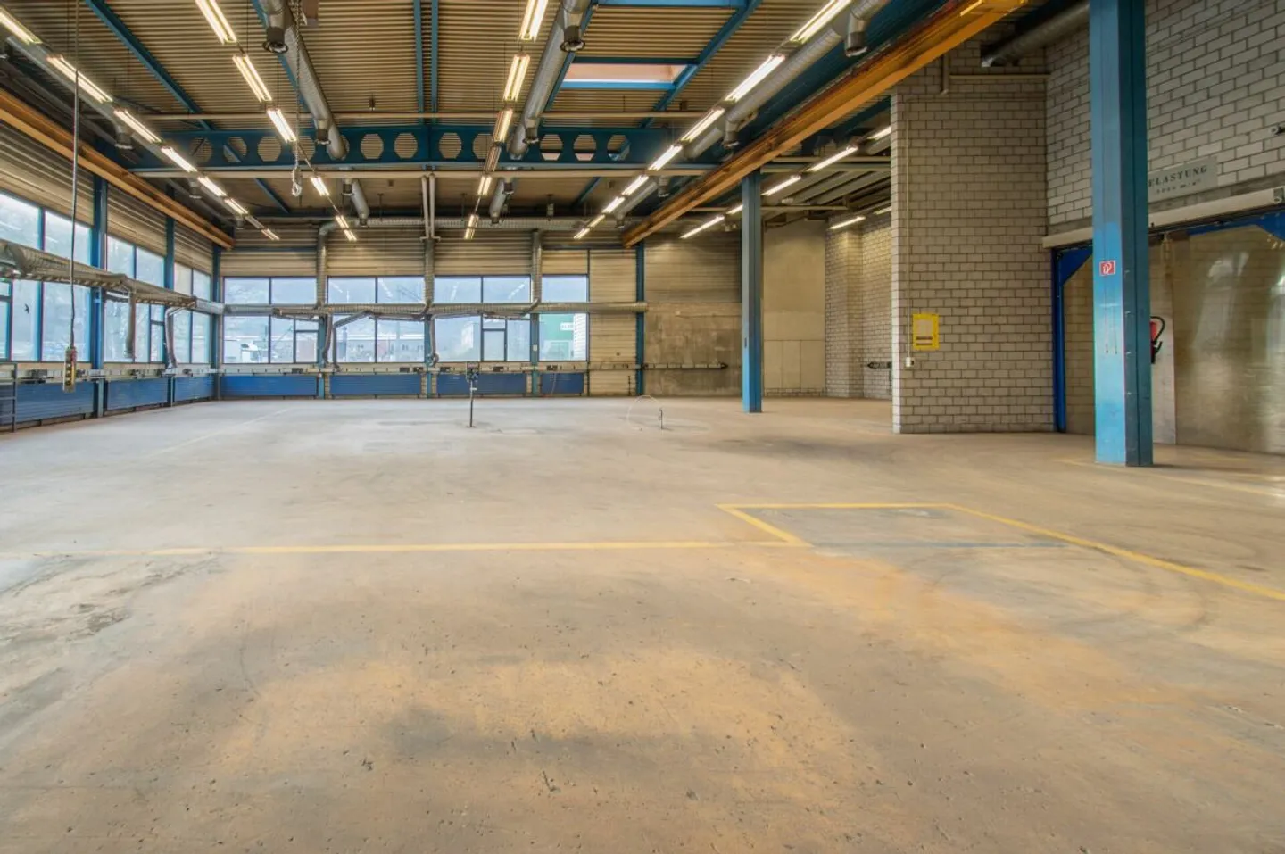 Produktionsflächen ideal für Metallbau oder Schlosserei in Trimmis - Foto 1 von 4