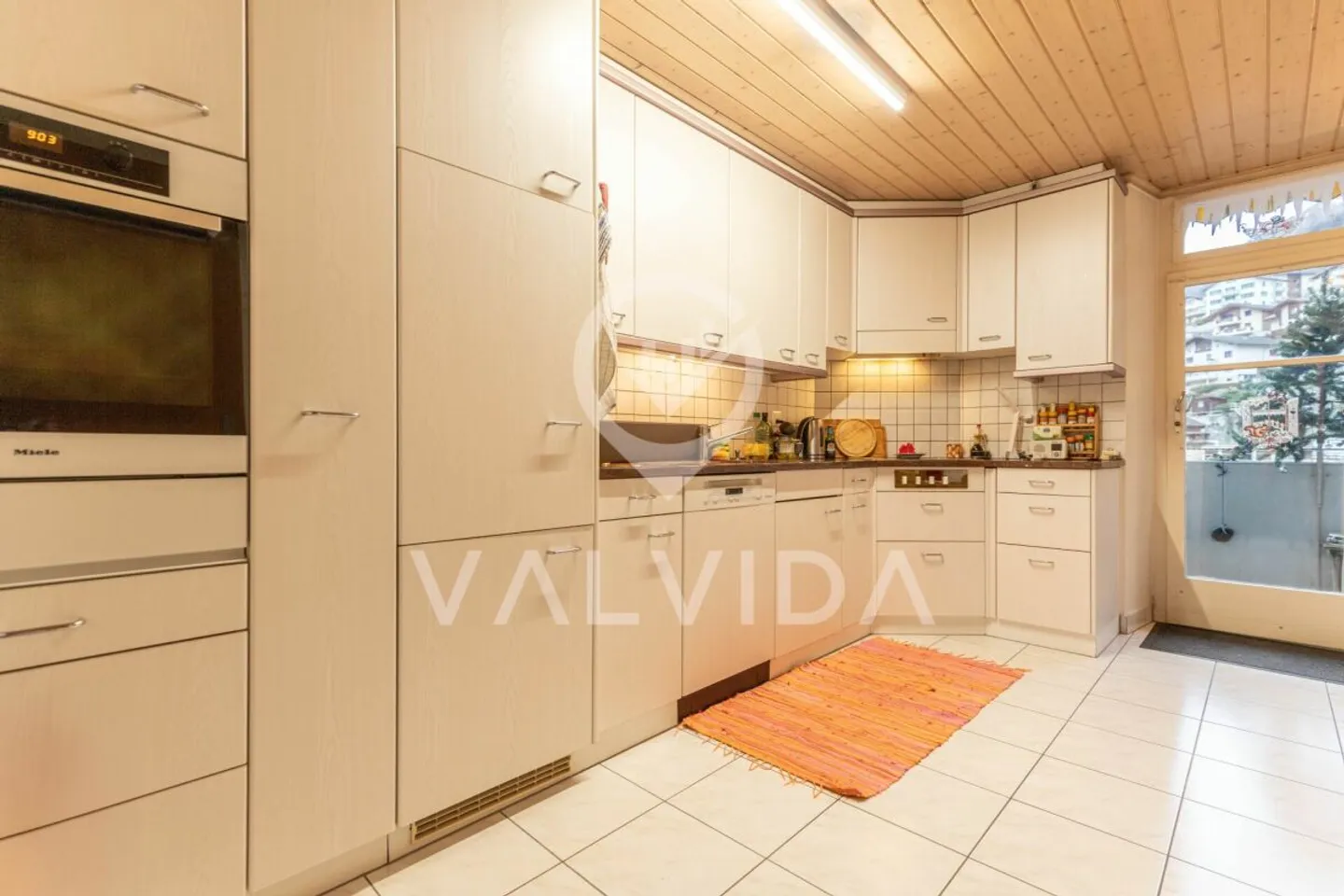 Attractive 4.5-room penthouse in a central location - Photo 2 of 13