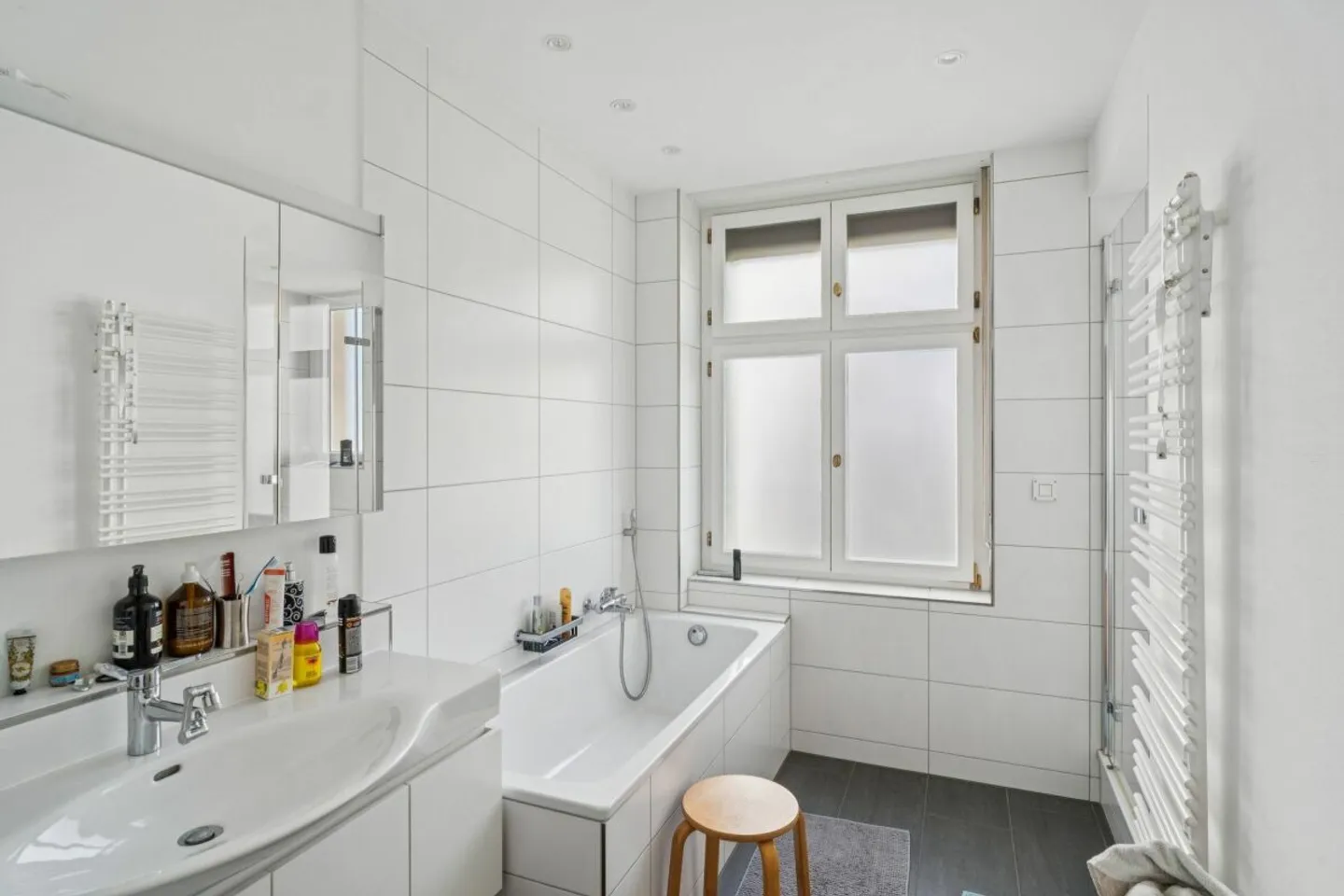 Residential and Commercial Building on Aeschenplatz - Invest in the Heart of the City - Photo 9 of 13