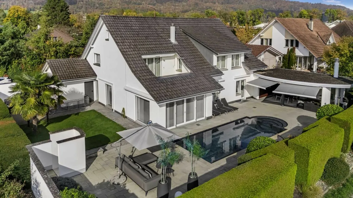 Villa di campagna esclusiva con giardino spazioso in una posizione soleggiata direttamente adiacente alla zona agricola - Foto 1 di 13