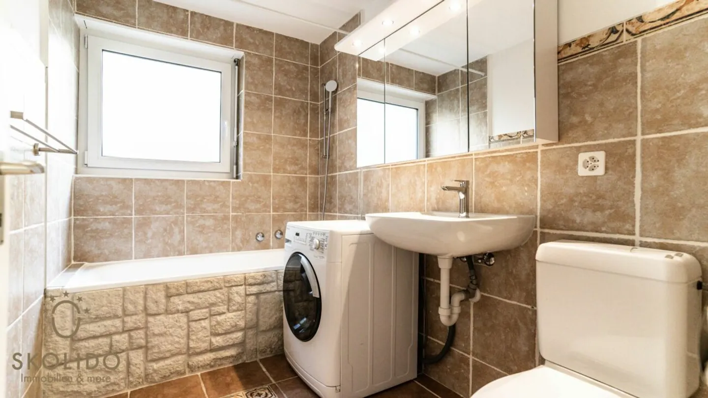 Sunny and renovated 4.5-room apartment with unobstructed panoramic views - Photo 5 of 13