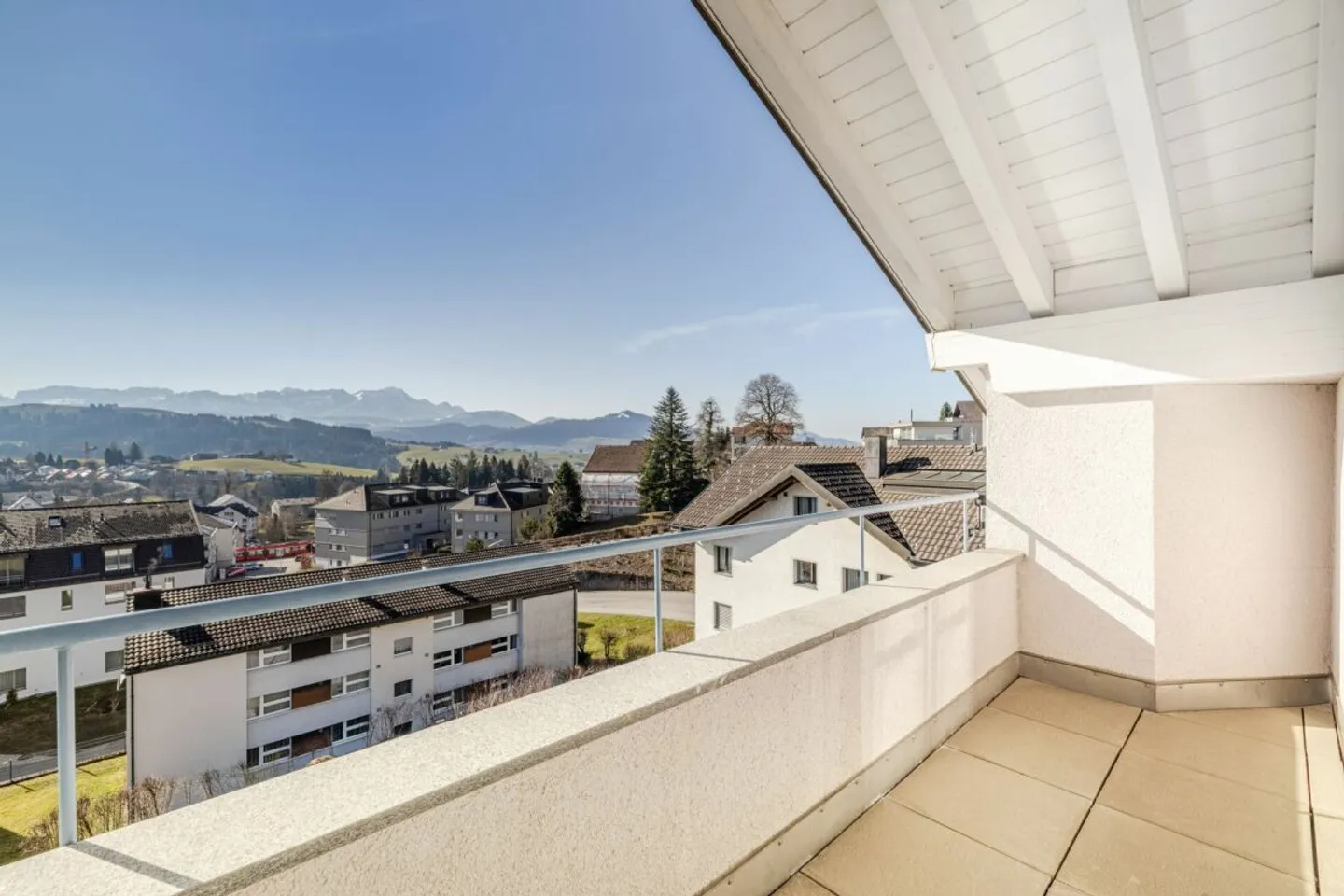 Exclusive, modern and with breathtaking views of the Säntis: 6.5-room maisonette attic dream with private roof terrace - Photo 12 of 13
