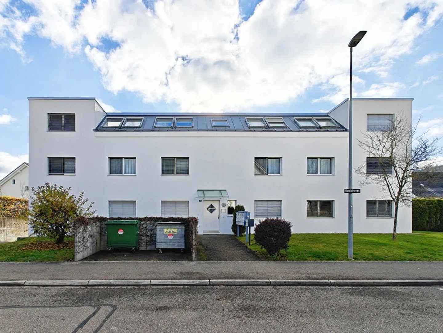 Appartement 4.5 pièces au rez-de-chaussée - Photo 1 sur 13