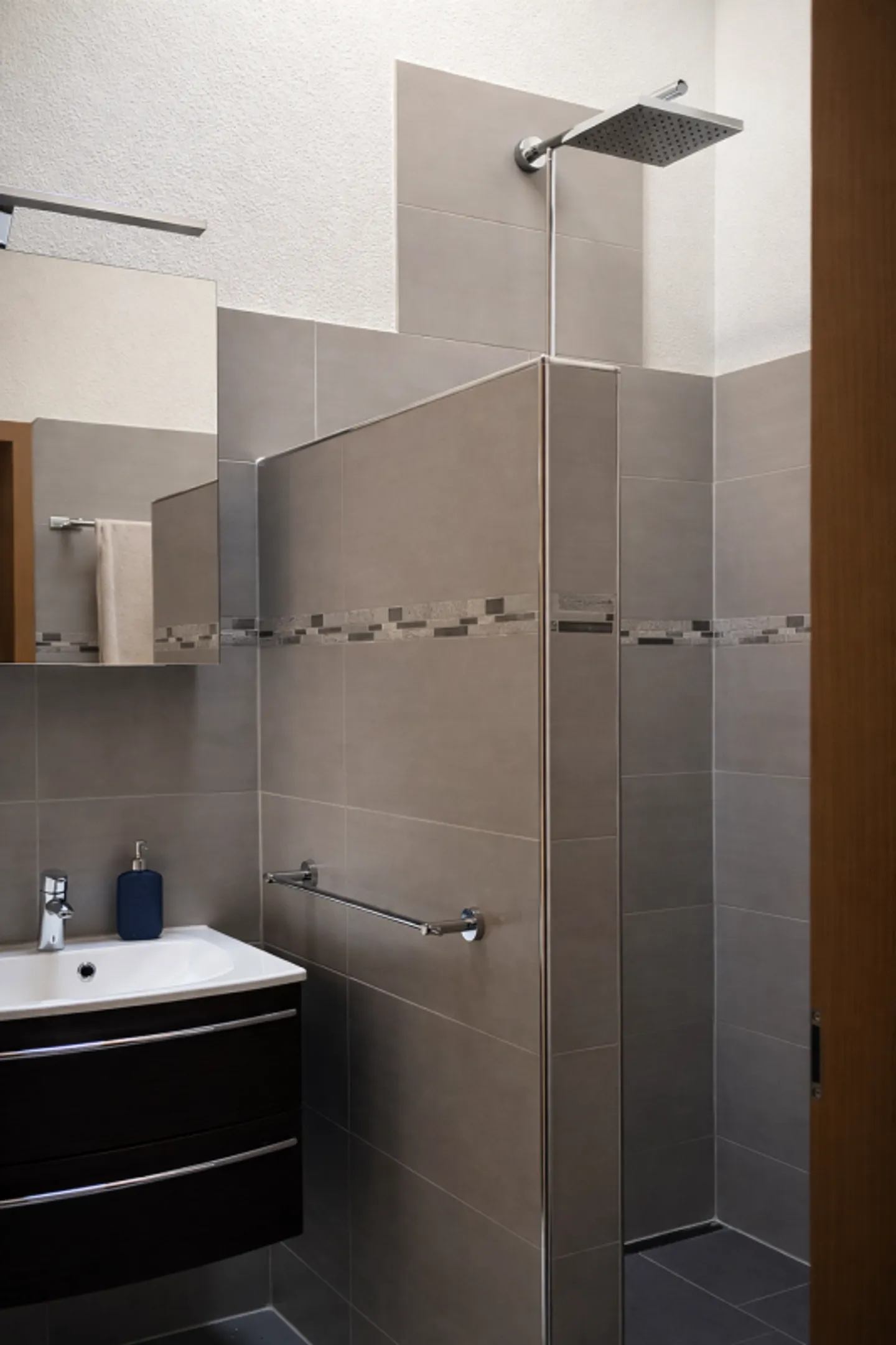 Penthouse with Gallery & 4.4% Yield - Photo 13 of 13