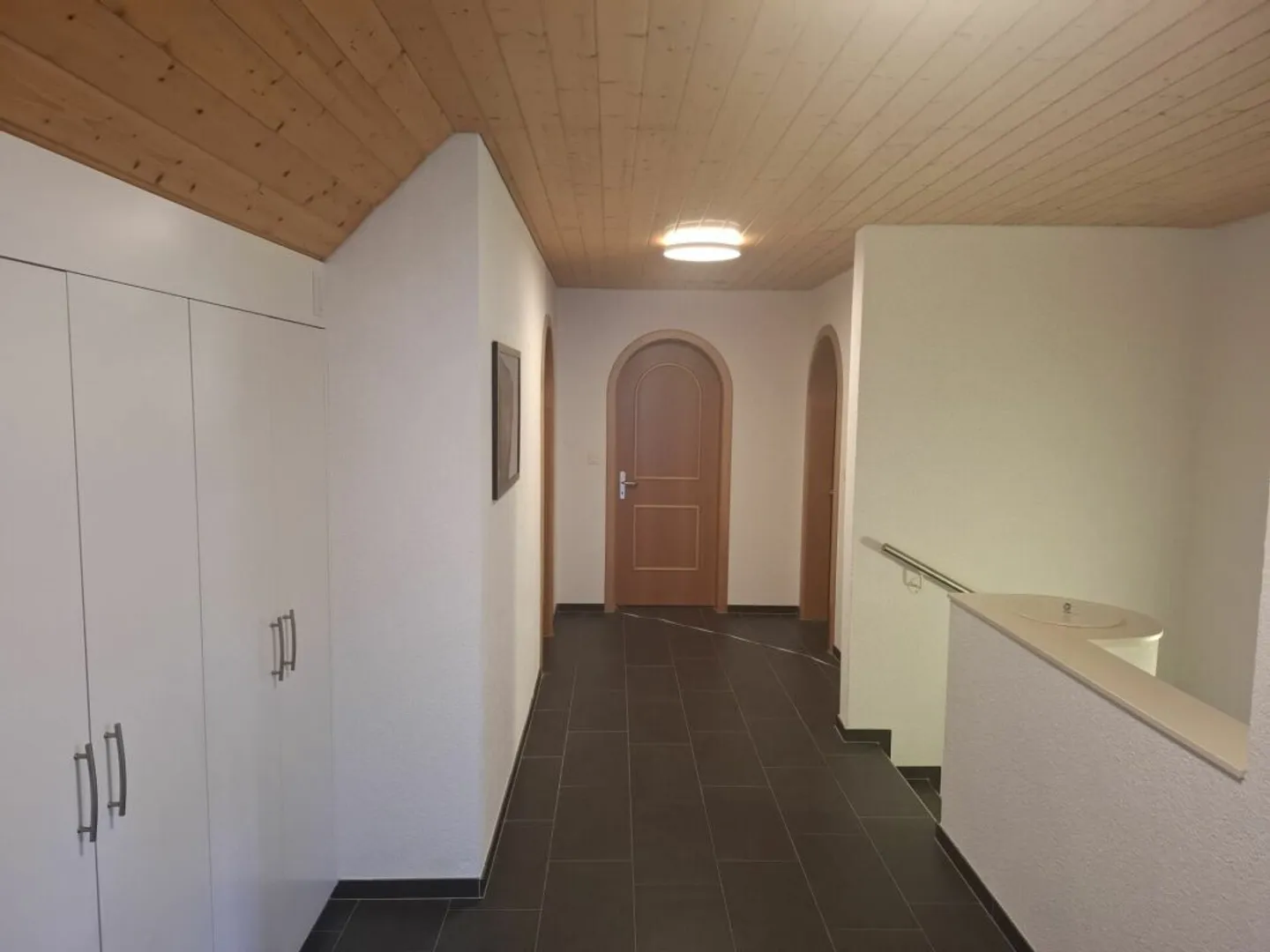 Maison moderne pour deux générations dans un endroit attrayant et adapté aux enfants - Photo 8 sur 13