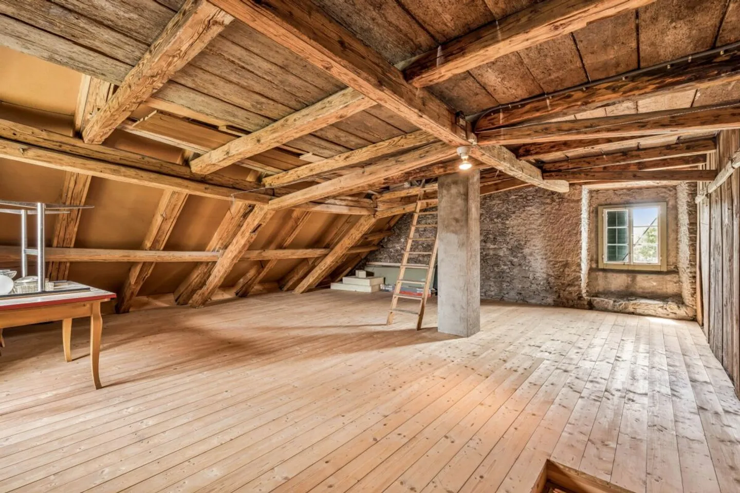 HANDYMAN'S DREAM - Here Makers Hit the Nail on the Head! - Photo 10 of 13