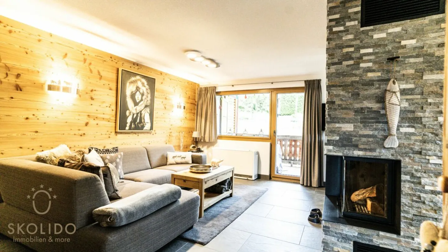 Appartamento ristrutturato di alta qualità nel fascino alpino in una posizione centrale - Foto 1 di 13
