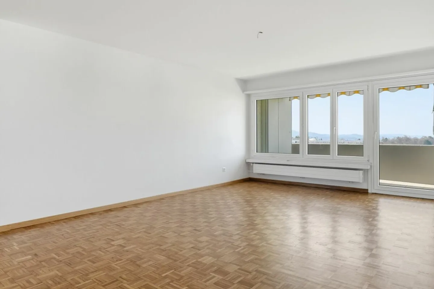 Freshly renovated 4.5-room apartment in a quiet location of Bronschhofen - Photo 5 of 13