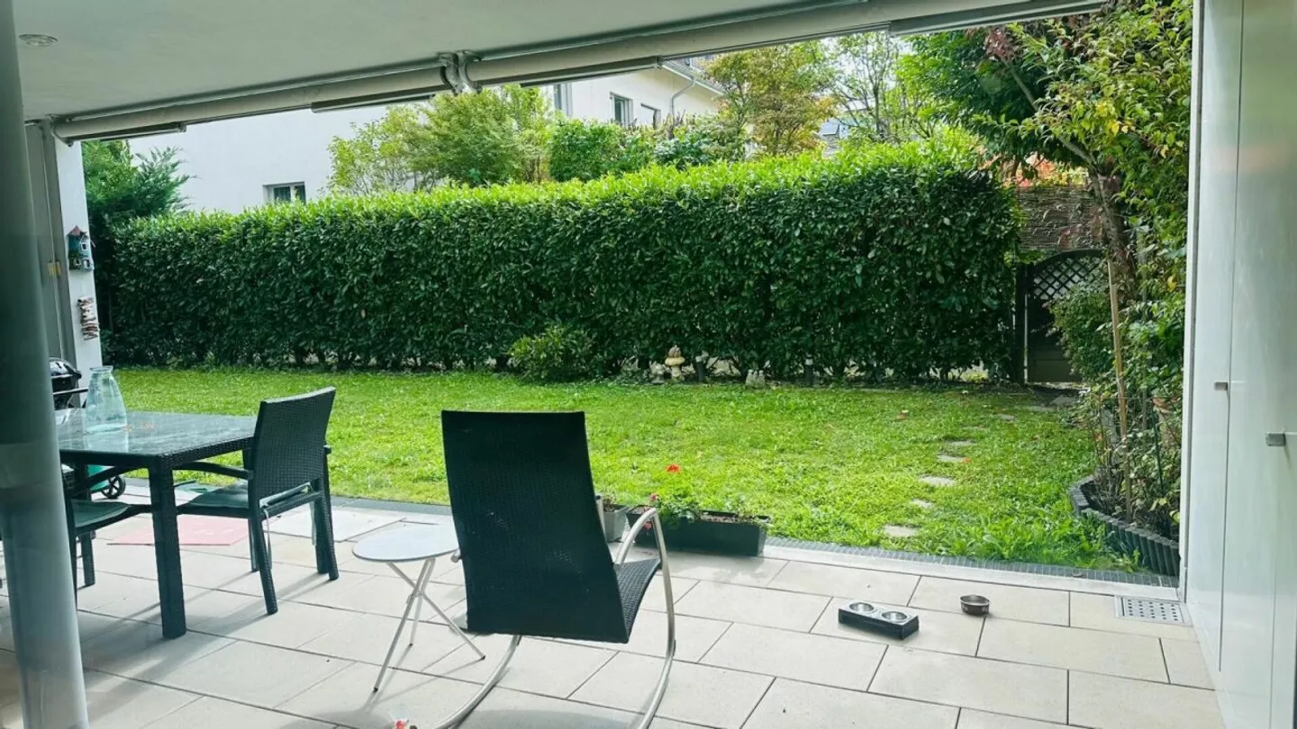 Ampio appartamento con giardino a Oberwil - Foto 7 di 11