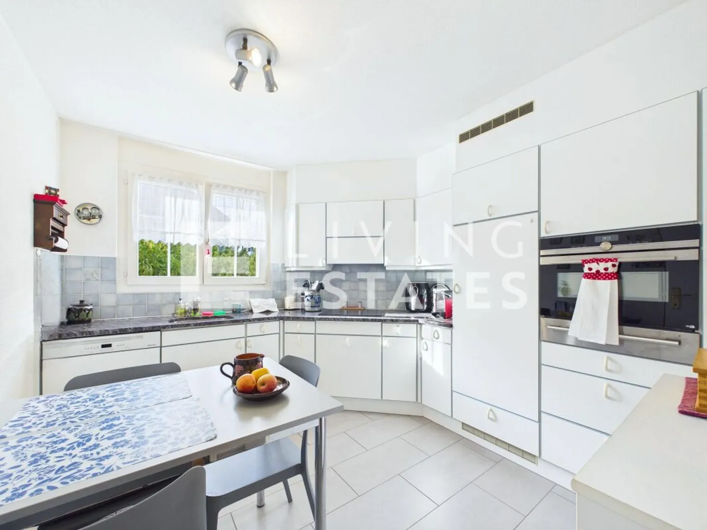 COMFORT APARTMENT - CENTRAL. WELL-MAINTAINED. LIVABLE. - Photo 5 of 13