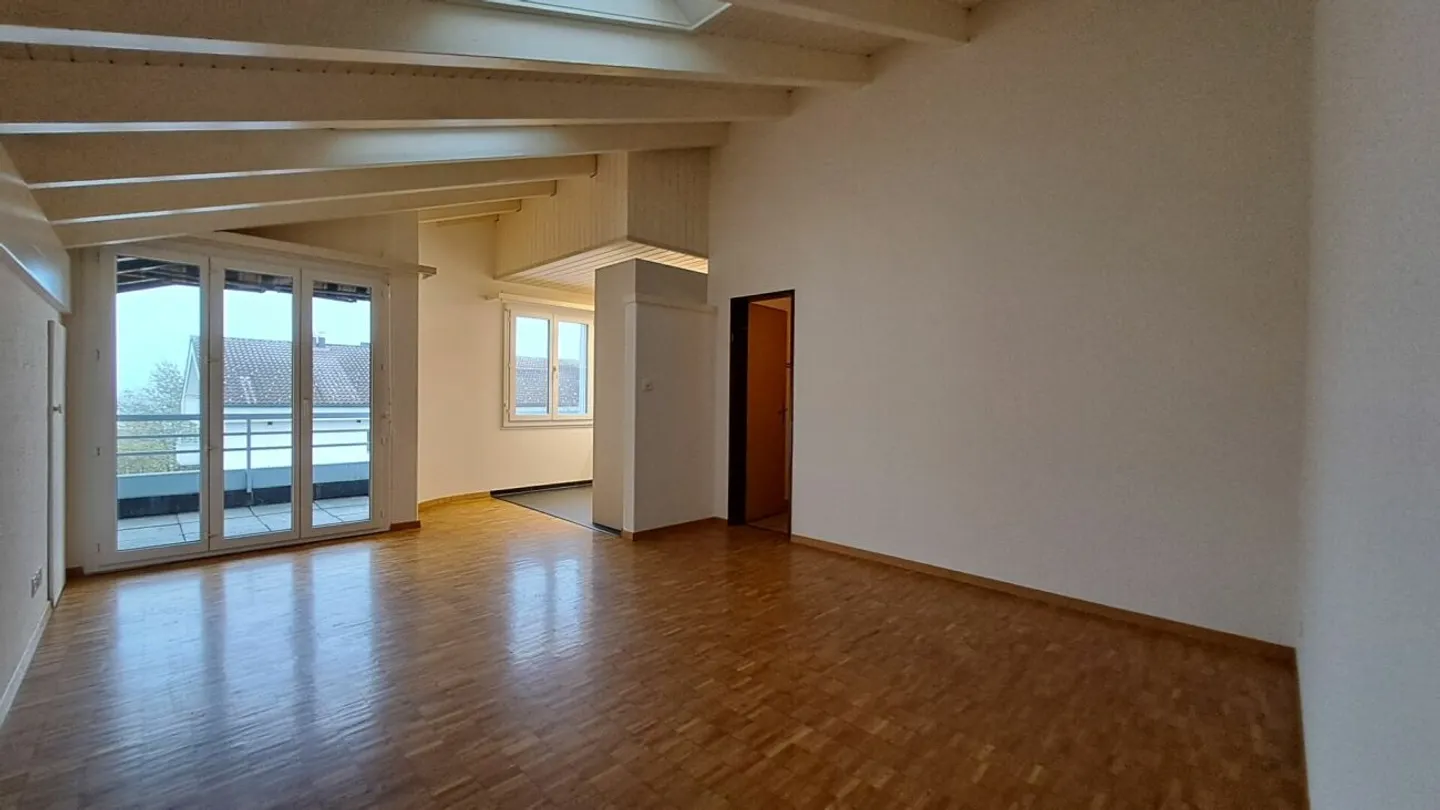Charmante Dachwohnung mit Aussicht - Foto 5 von 11