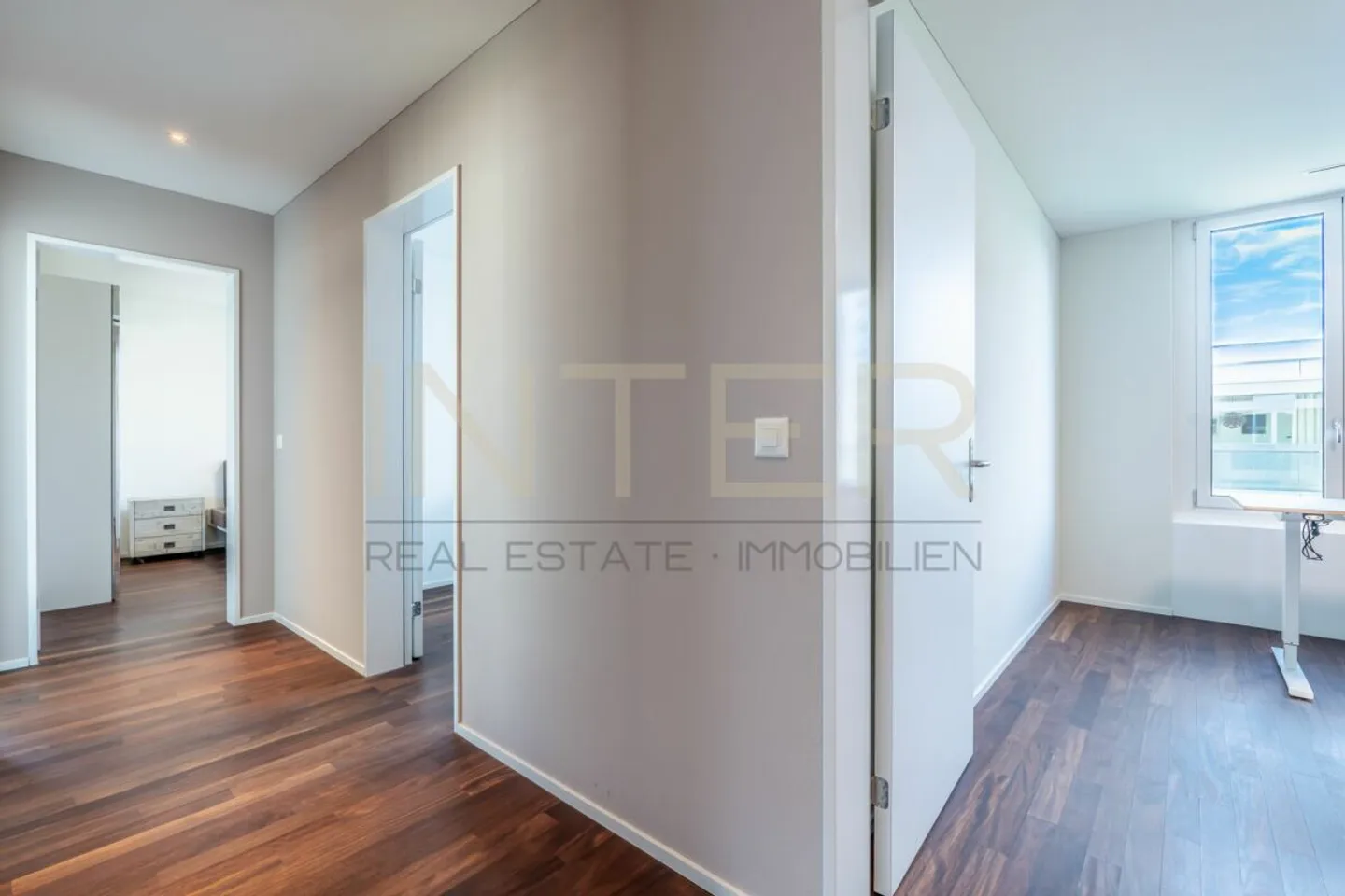 Grosszügige 5.5-Zimmerwohnung mit grossem Balkon im Feldpark Zug - Photo 11 of 13