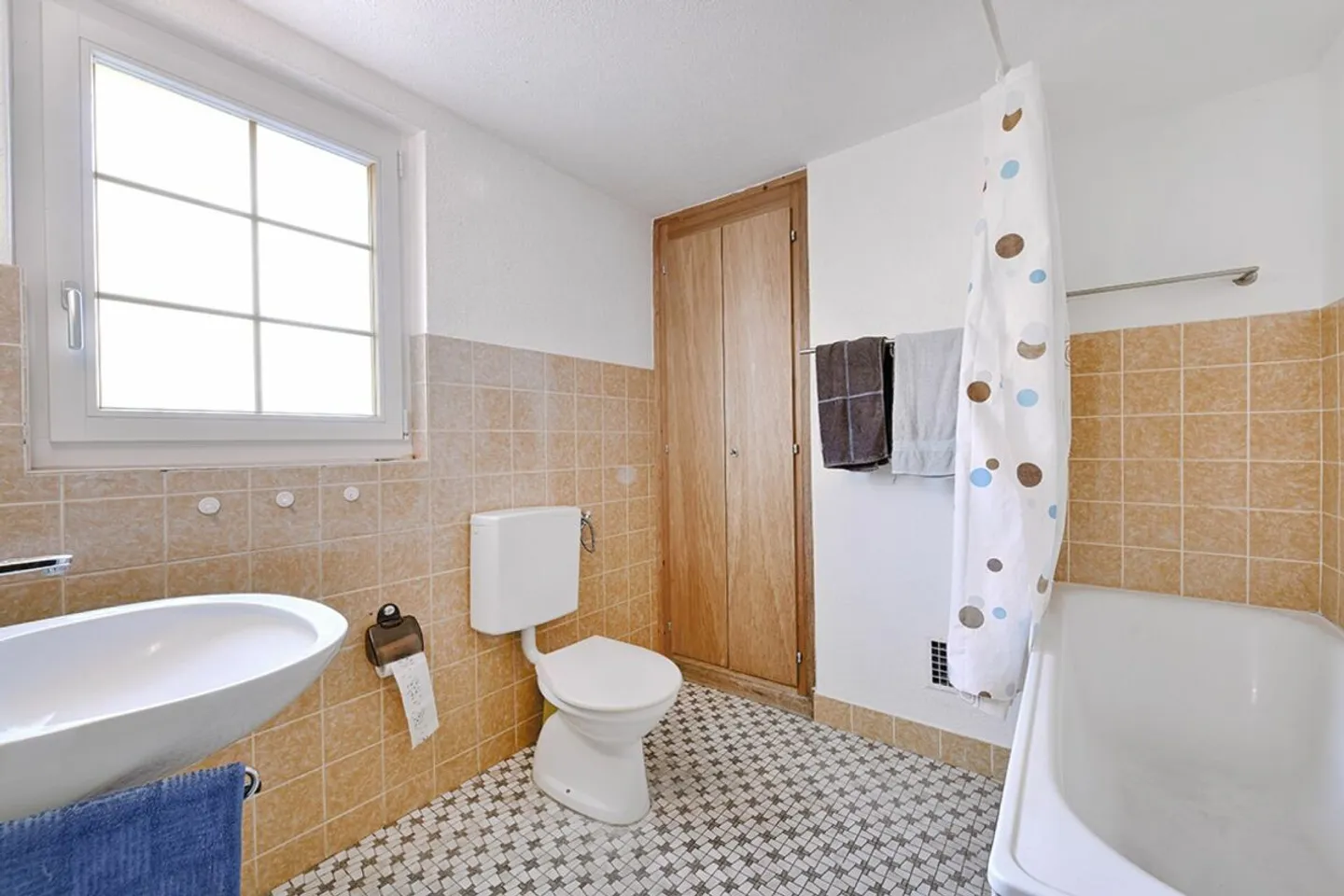 Two-family country house with development potential - Photo 11 of 12