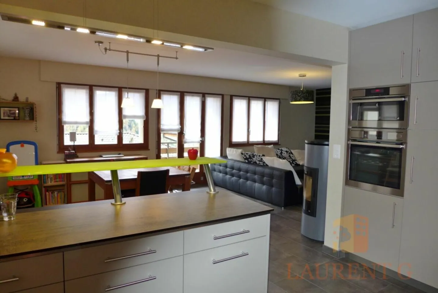 Charming 4.5 Room Apartment - Photo 3 of 13