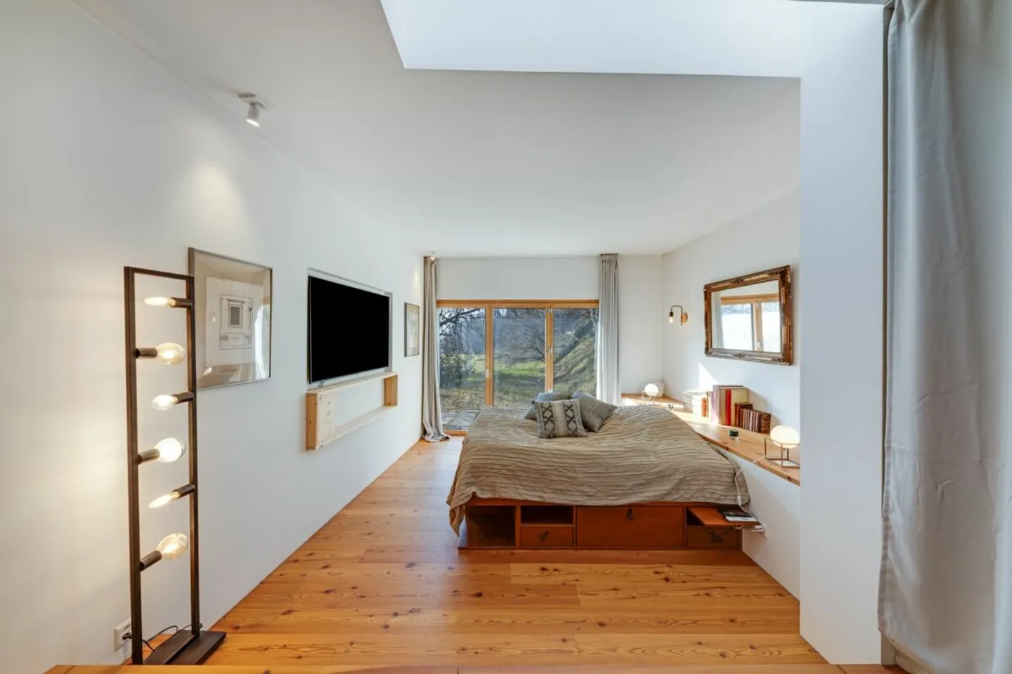 Wunderschöne Architektenvilla mit 5,5 Zimmern - Foto 10 von 13