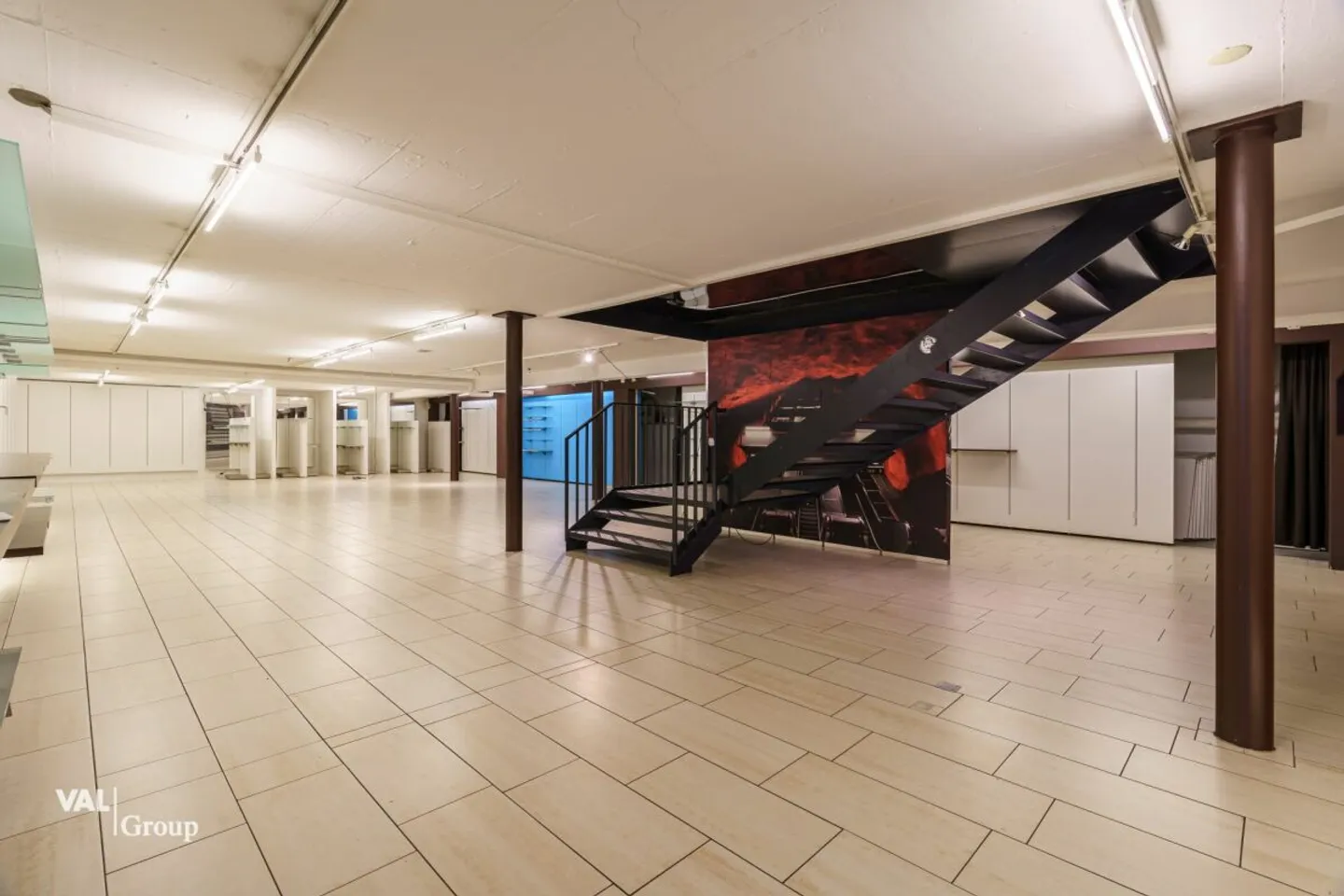 Locaux de stockage ou commerciaux polyvalents près de la gare de Brig - Photo 2 sur 12