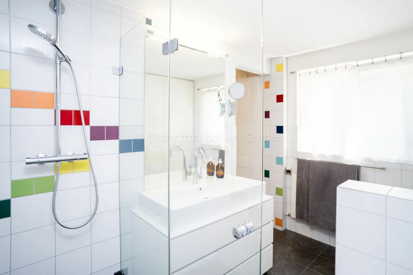 Charmante maison jumelée de 5,5 pièces avec un merveilleux environnement - Photo 8 sur 13