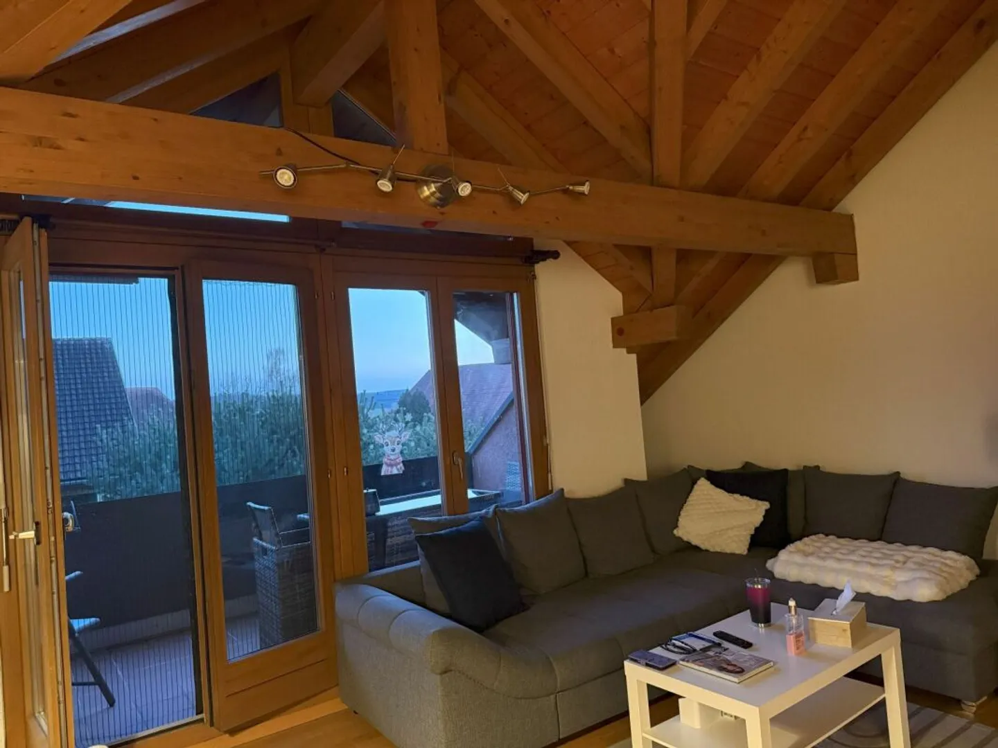 Attikawohnung mit grosszügigem und gemütlichem Innenausbau - Photo 3 of 13