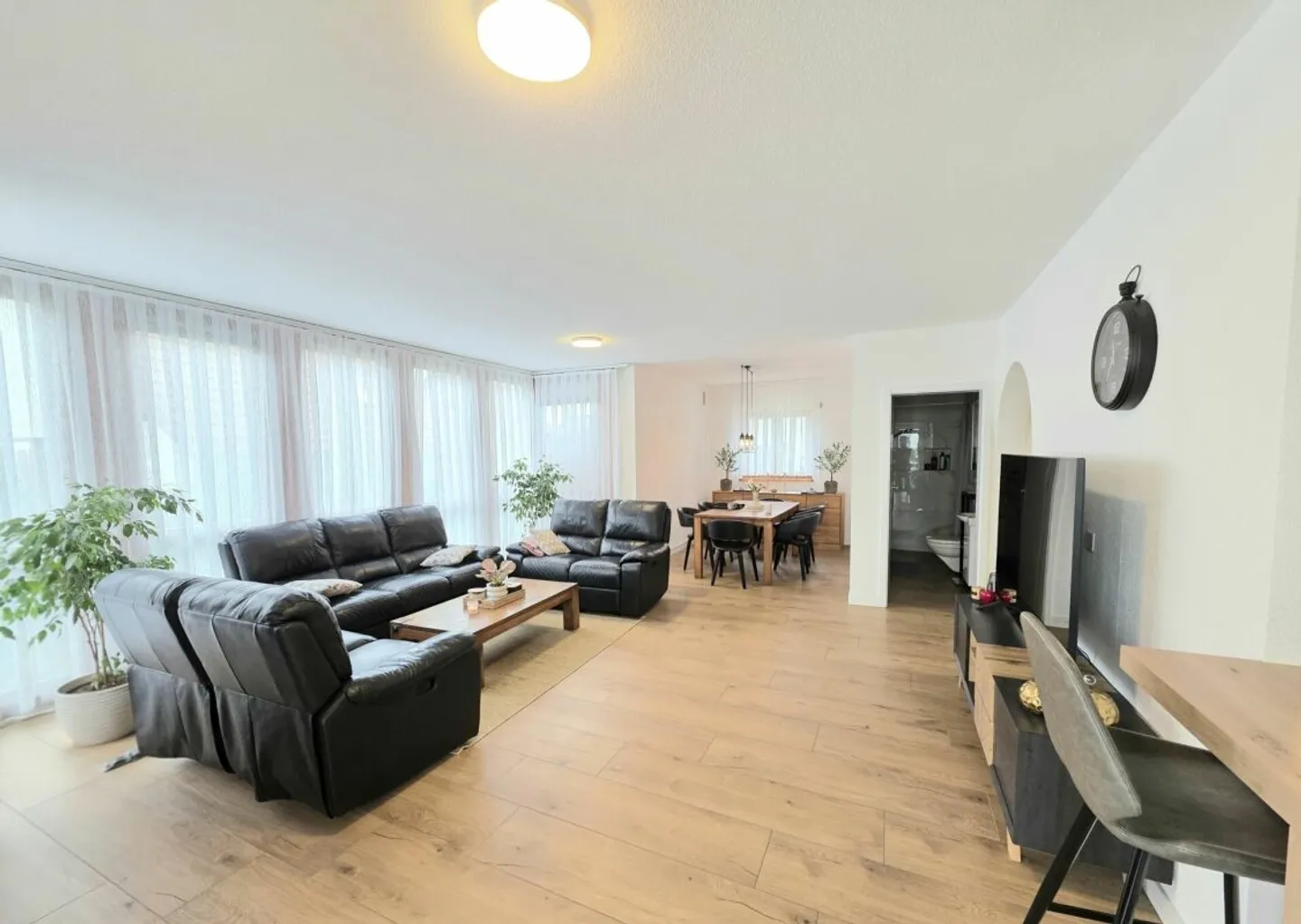 Riservato, spazio per tutta la famiglia! Incantevole casa con giardino a Dällikon - Foto 6 di 13