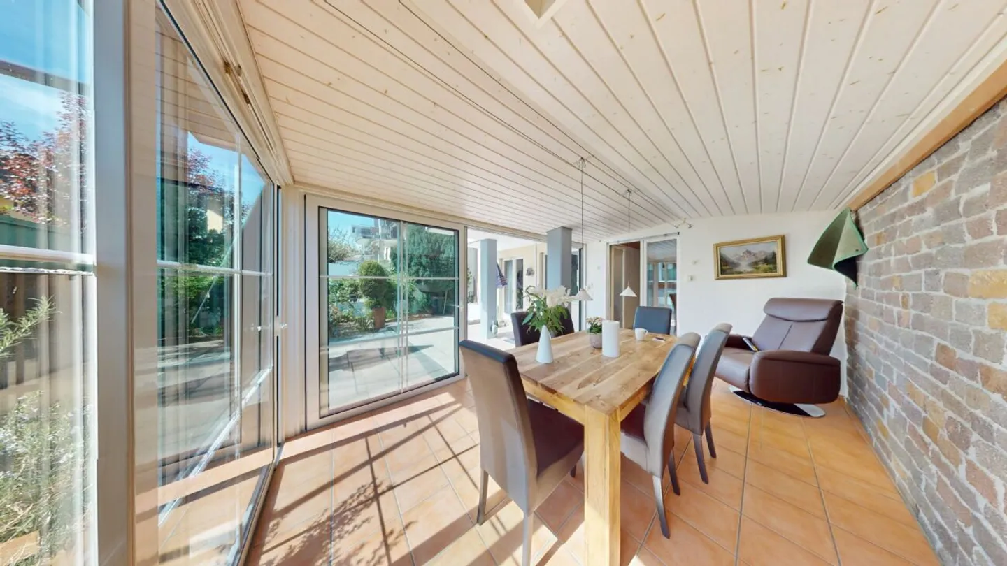 Geräumiges Doppelhaus mit Wintergarten - Foto 4 von 13