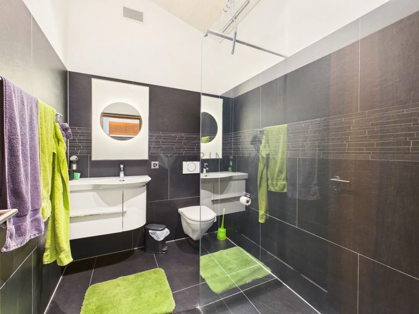 Living with Character: Elegant 4.5 Room Dream with 6 m Ceiling Height, Spa Ensuite Bathroom & Glazed Loggia - Photo 4 of 10