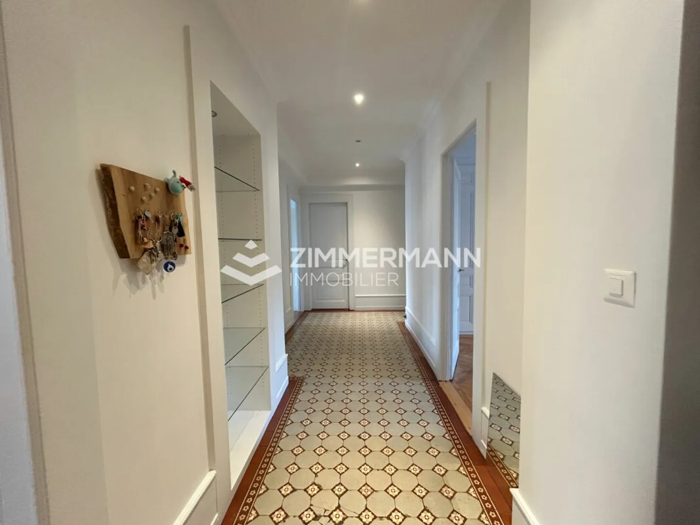 Superbe appartement meublé de 5 pièces en face de la perle du lac - Photo 3 sur 8