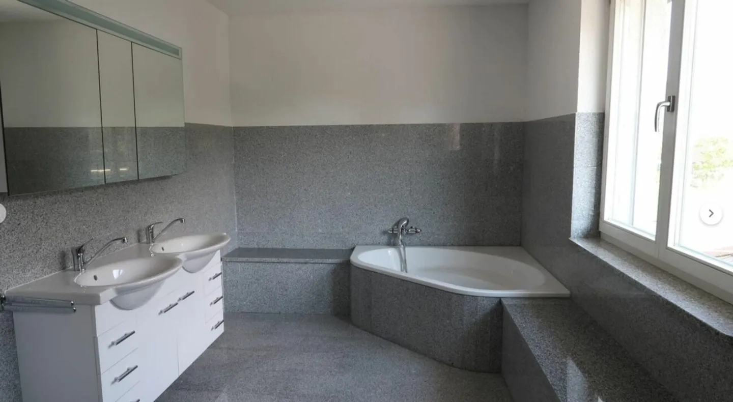 Ampia casa familiare con giardino - Foto 4 di 11