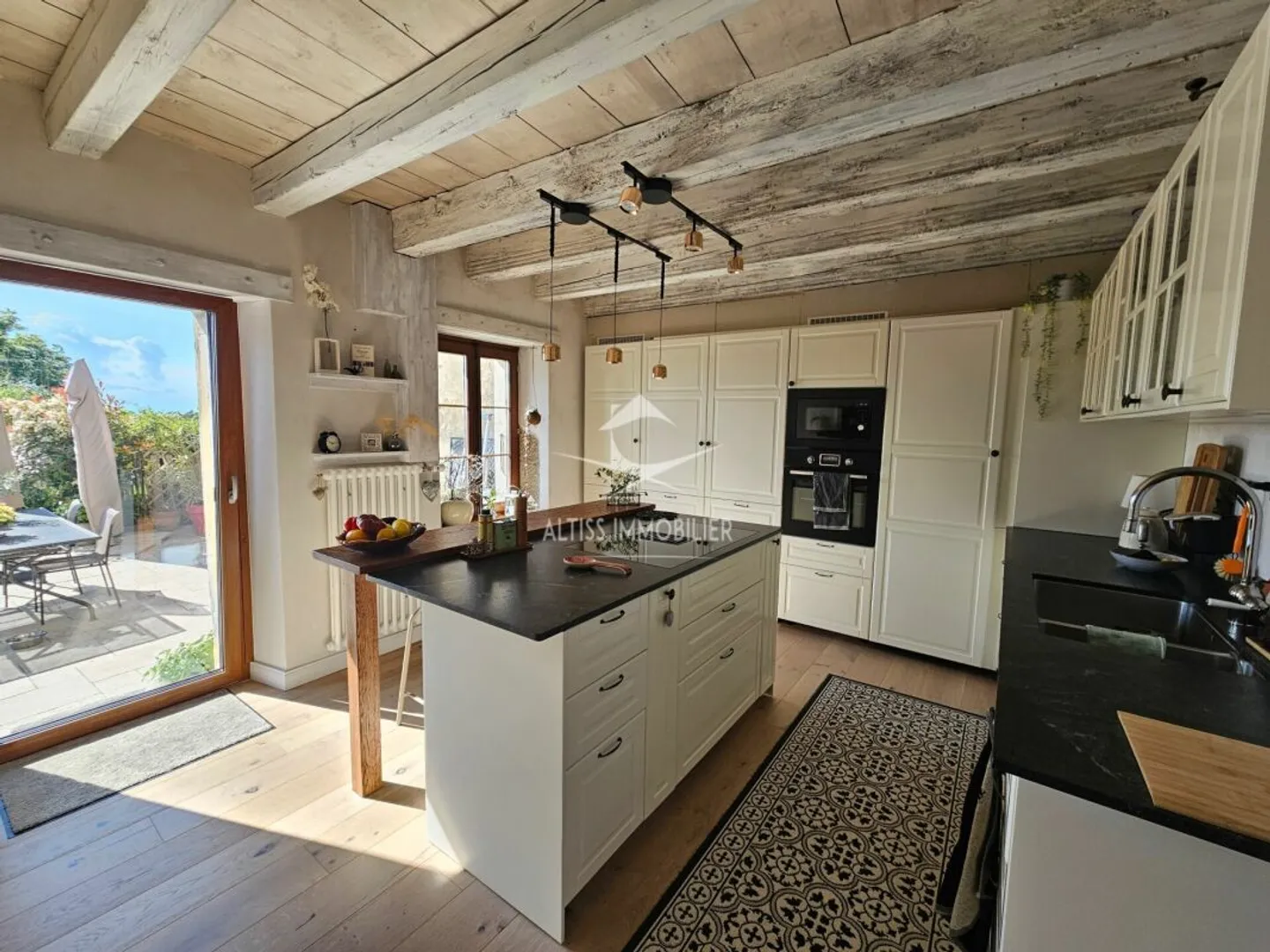Charming fully renovated house - Photo 7 of 13