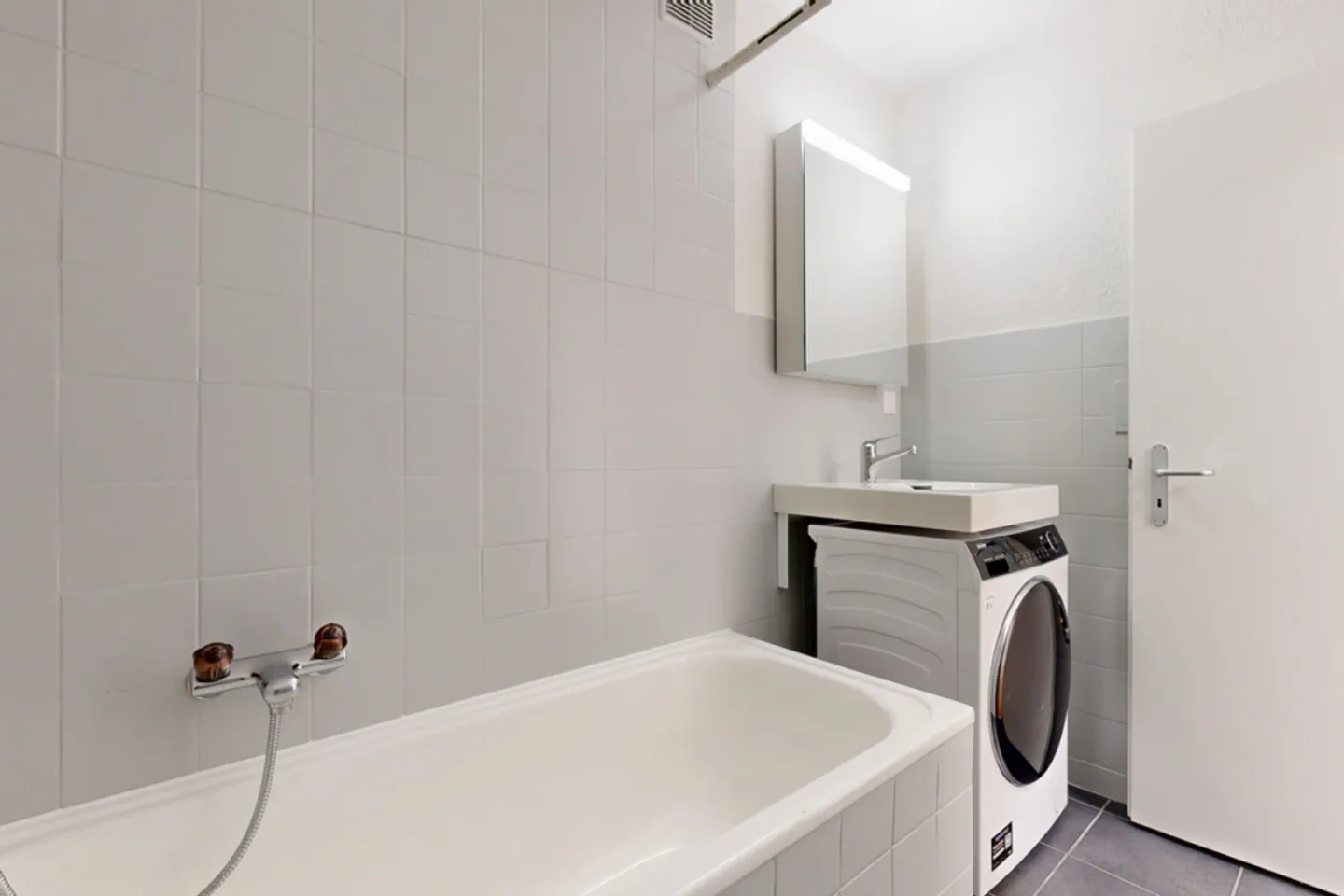 Cozy apartment with balcony, washer-dryer & dishwasher - Photo 7 of 12