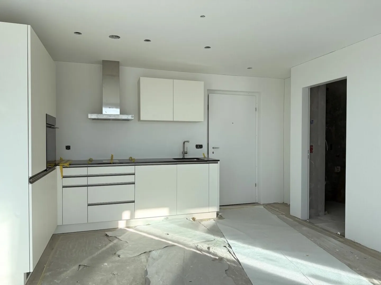 Appartement studio penthouse exclusif avec terrasse de 93 m² et vue panoramique - Photo 3 sur 10