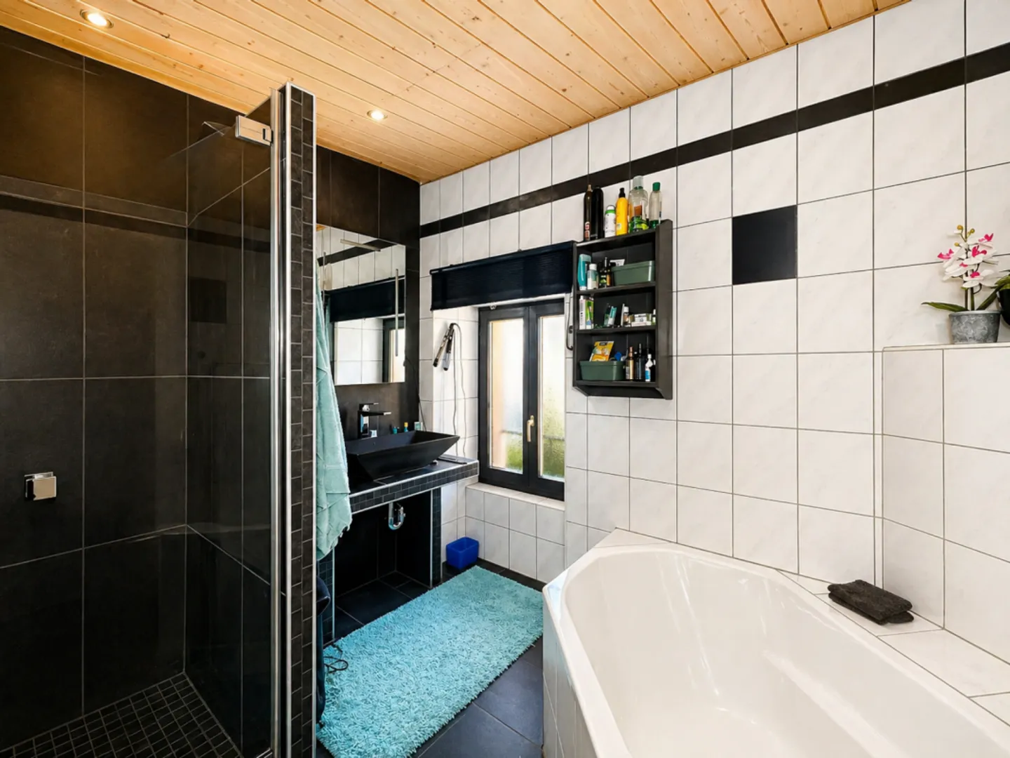 Wunderschönes Haus mit 4 Wohnungen - Foto 11 von 13