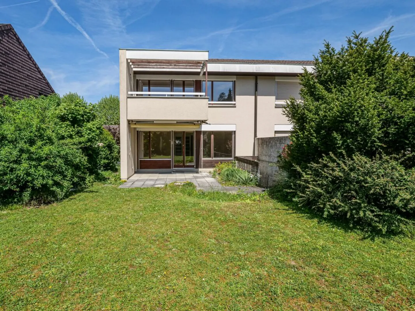 Duplex Single-Family House with Large Garden, Ideal for Families - Photo 1 of 10