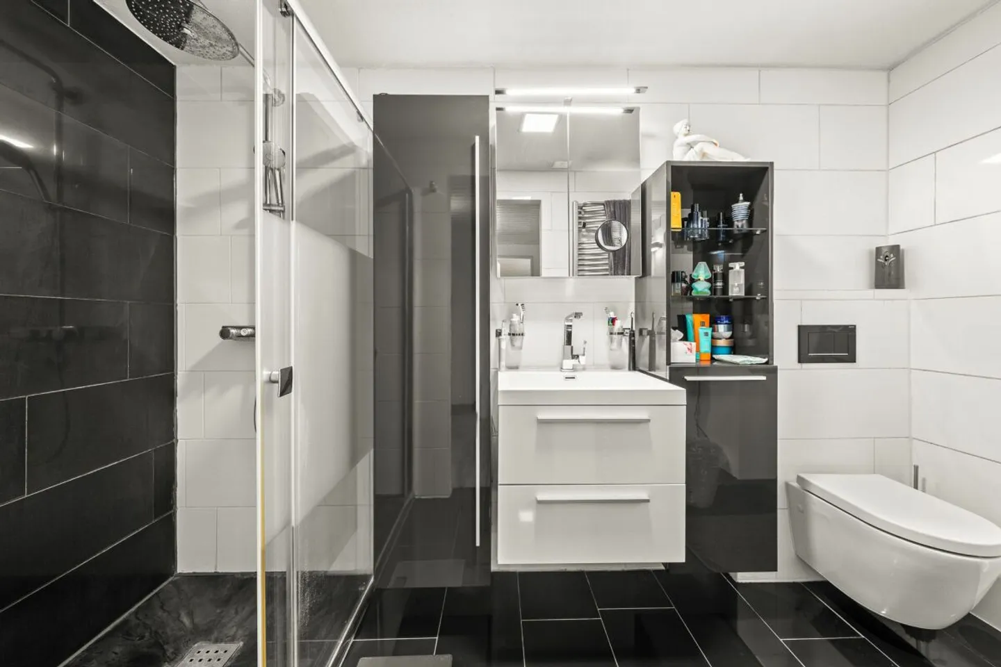 SPACIOUS LIVING IN A QUIET ENVIRONMENT - Photo 10 of 12