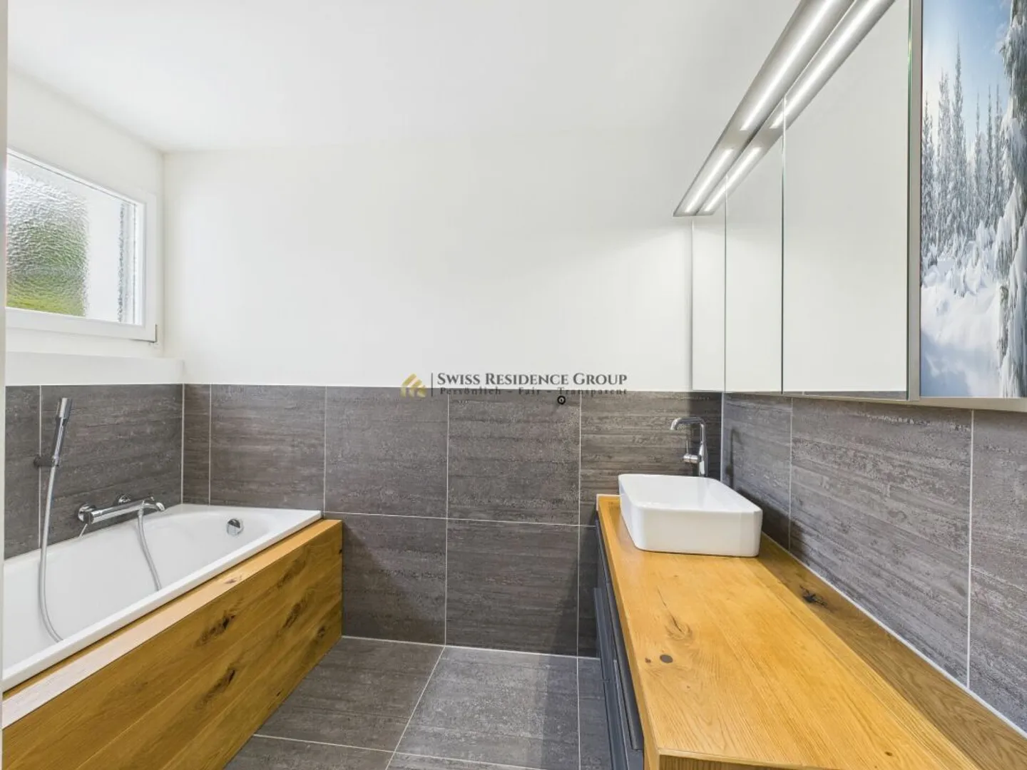Elegante appartamento di 3.5 locali con cucina di design, pavimento in marmo &amp; due bagni - Foto 9 di 12