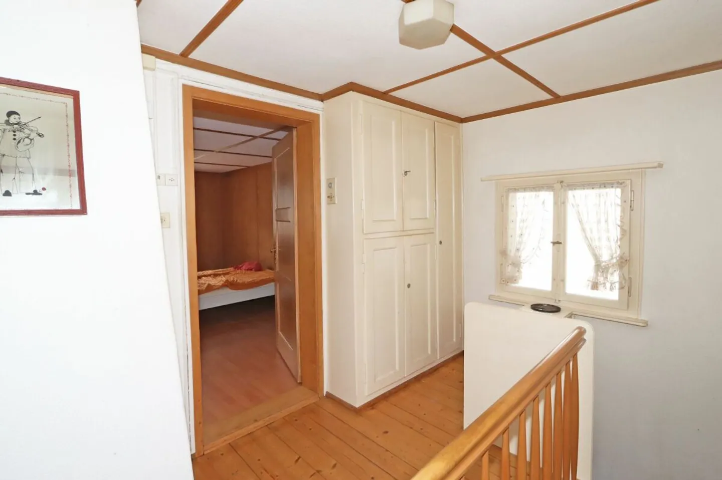 Freistehendes Einfamilienhaus an ruhiger und zentraler Lage in Näfels, Gemeinde Glarus Nord - Foto 8 di 12