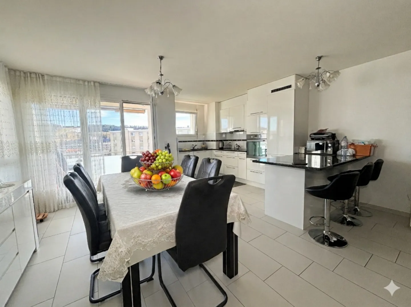 Modern 4.5-room apartment with large balcony - Photo 3 of 13