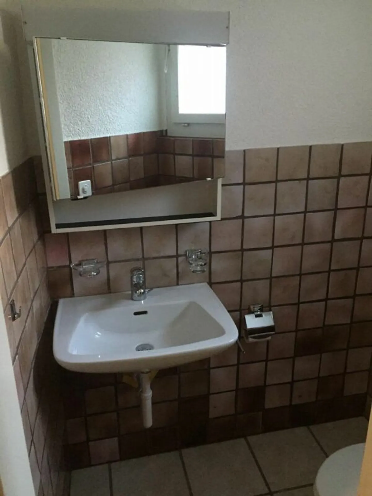 Appartement en duplex de 3,5 pièces abordable et partiellement rénové dans un emplacement central - Photo 6 sur 6
