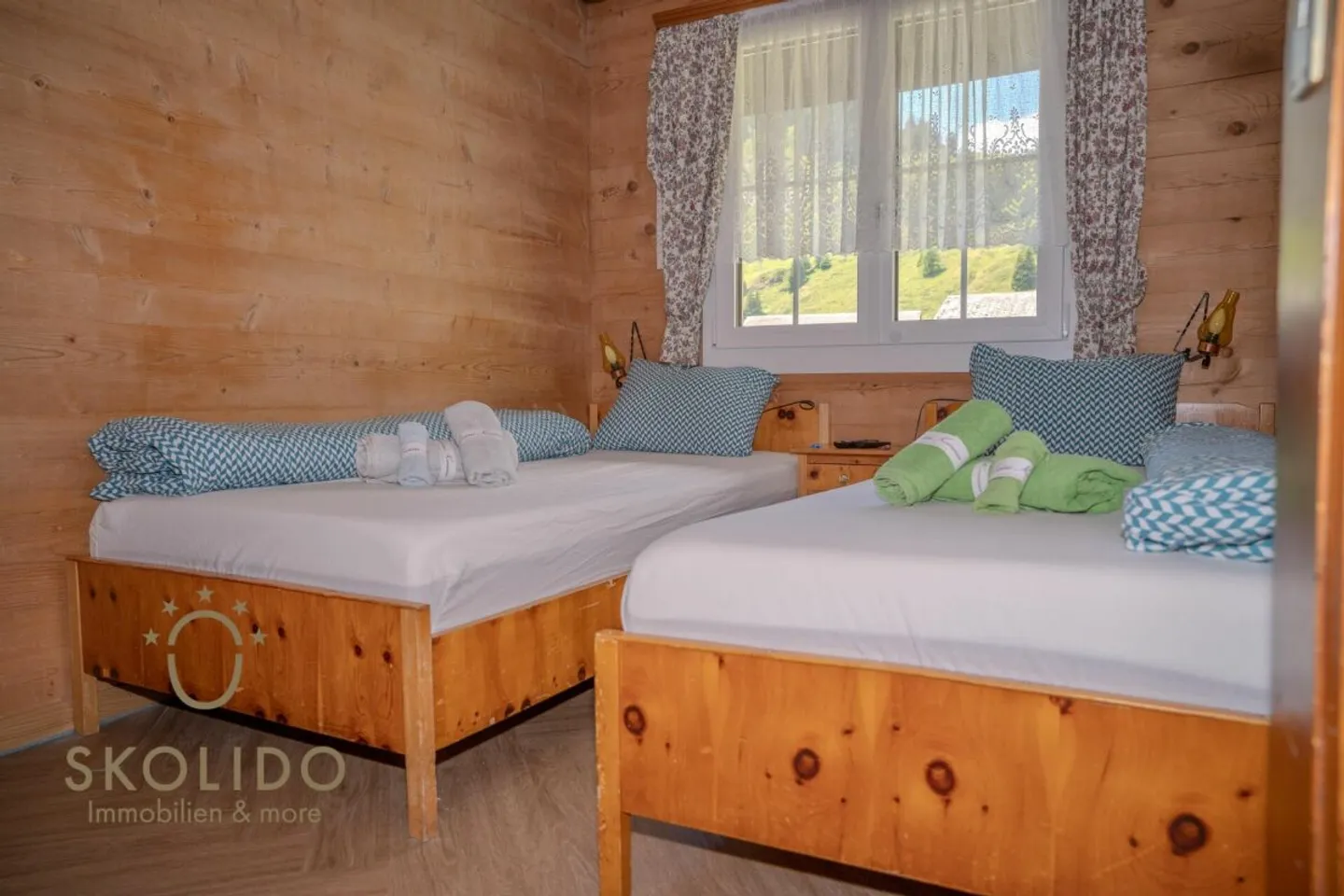 Cozy Attic Apartment (Southwest Side) in House Arve - Photo 8 of 13