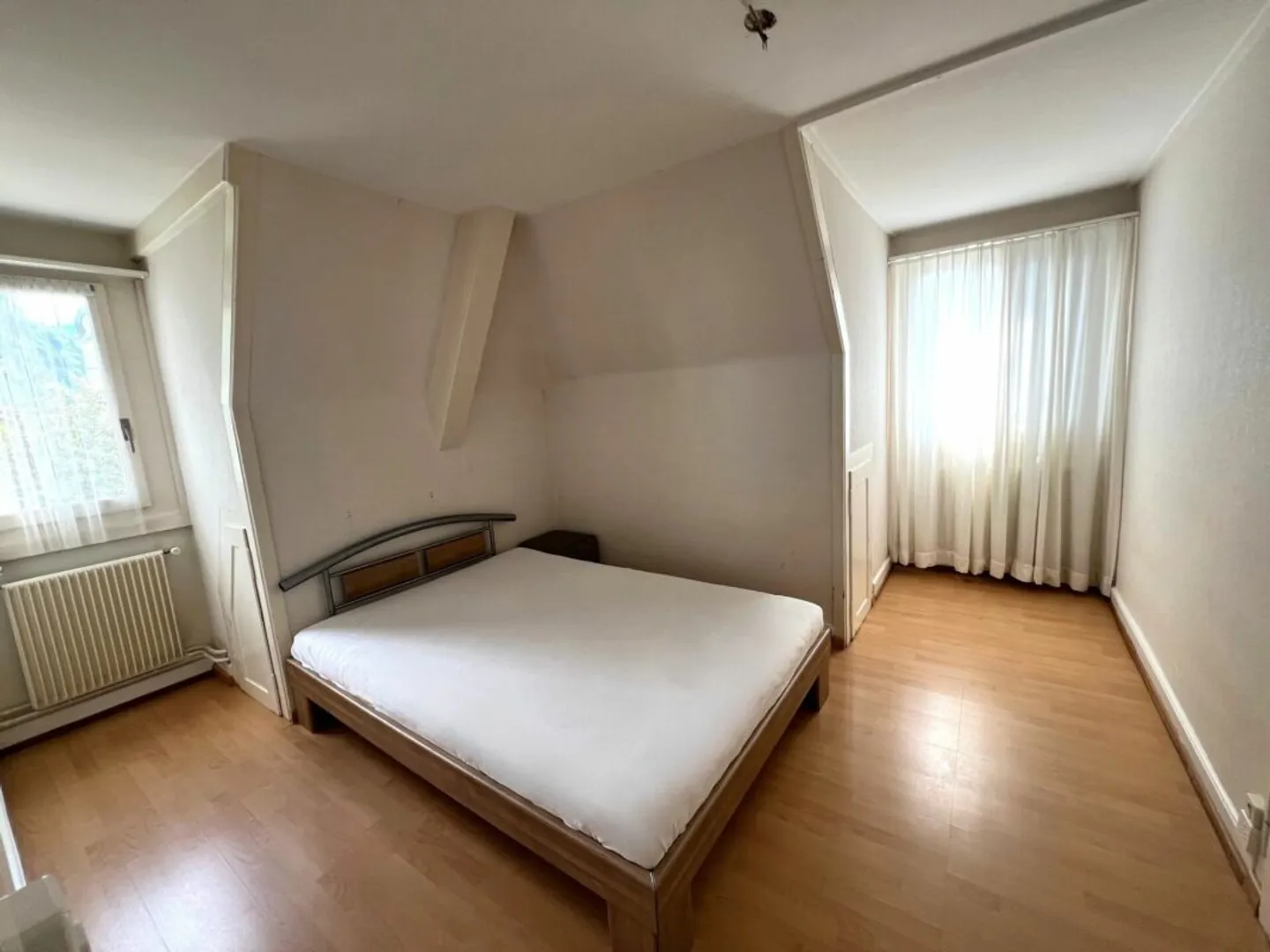 Appartement mansardé 2.5 pièces confortable au cœur de Vitznau - Photo 3 sur 13