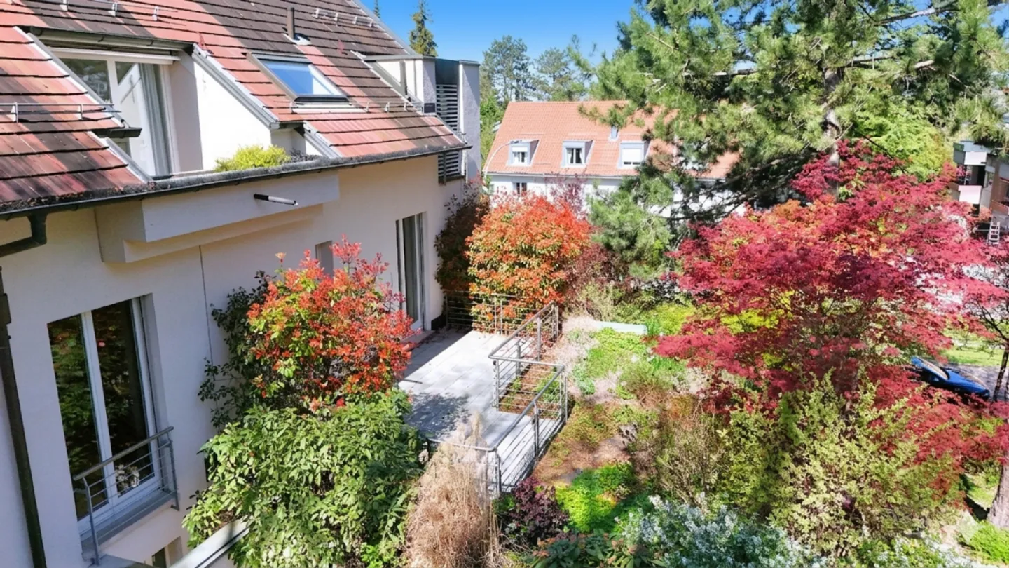 Renovated apartment with fireplace & 2 terraces - Bruderholz - Photo 2 of 7
