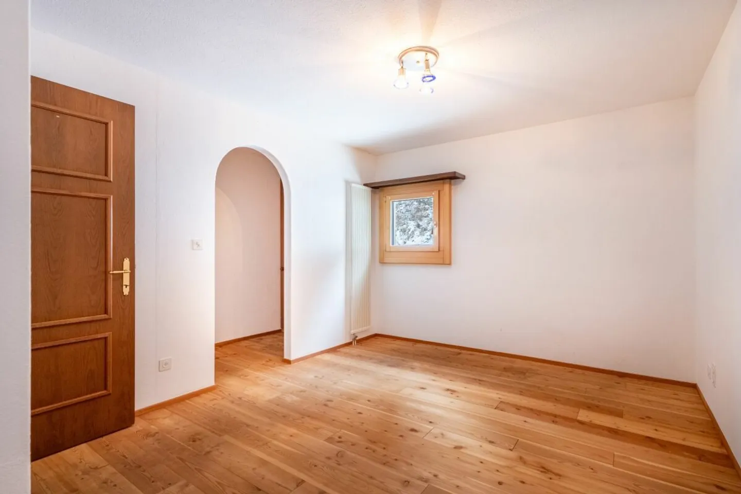 Appartement exclusif de 4,5 pièces dans un emplacement privilégié et calme à La Punt Chamues-ch - Photo 5 sur 13
