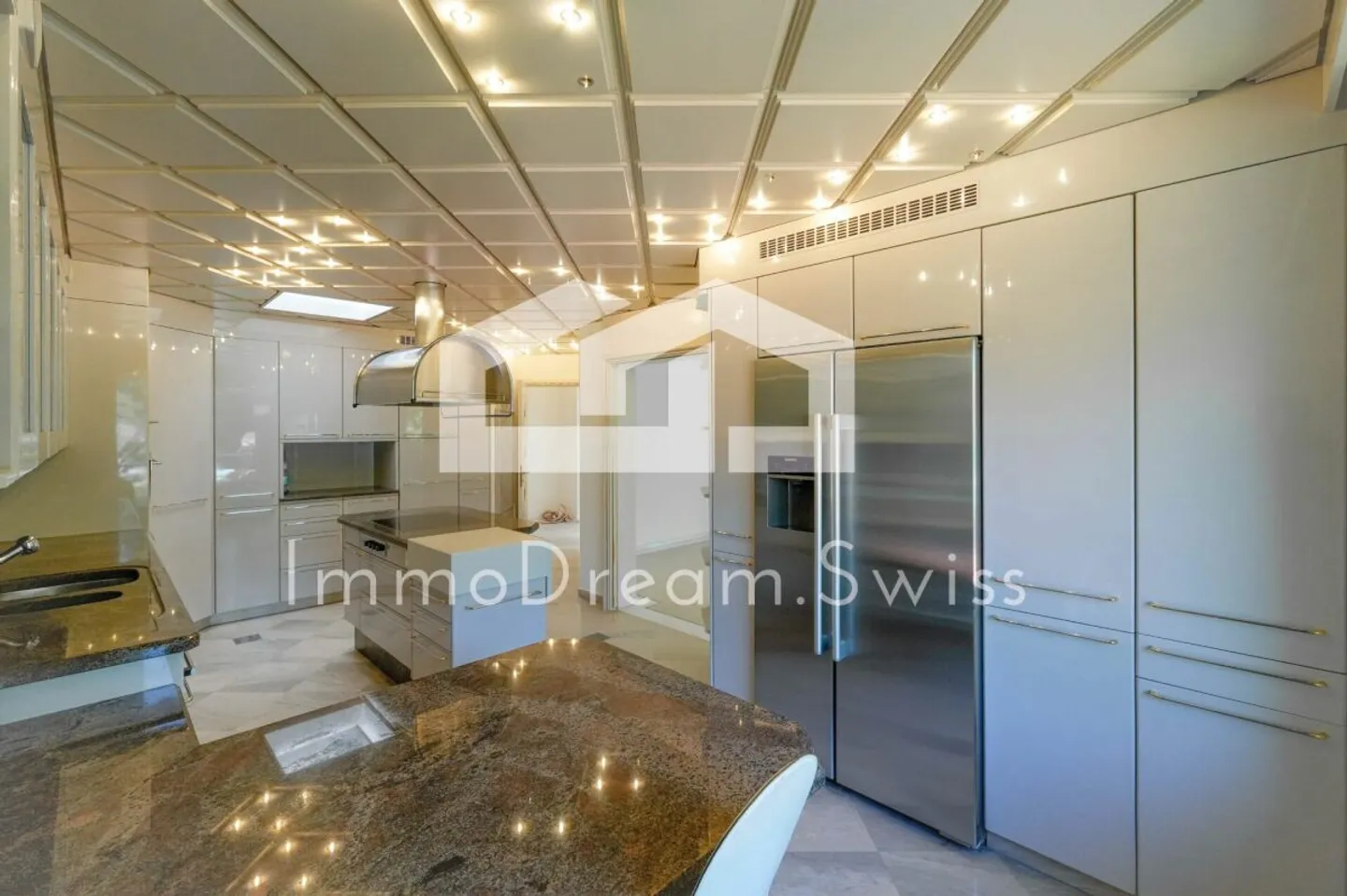 Grosszügige, sowie helle 4 ½ Zi. Maisonette-Eigentumswg., in der «Residenza al Parco», teilweise Seesicht - Photo 6 sur 12