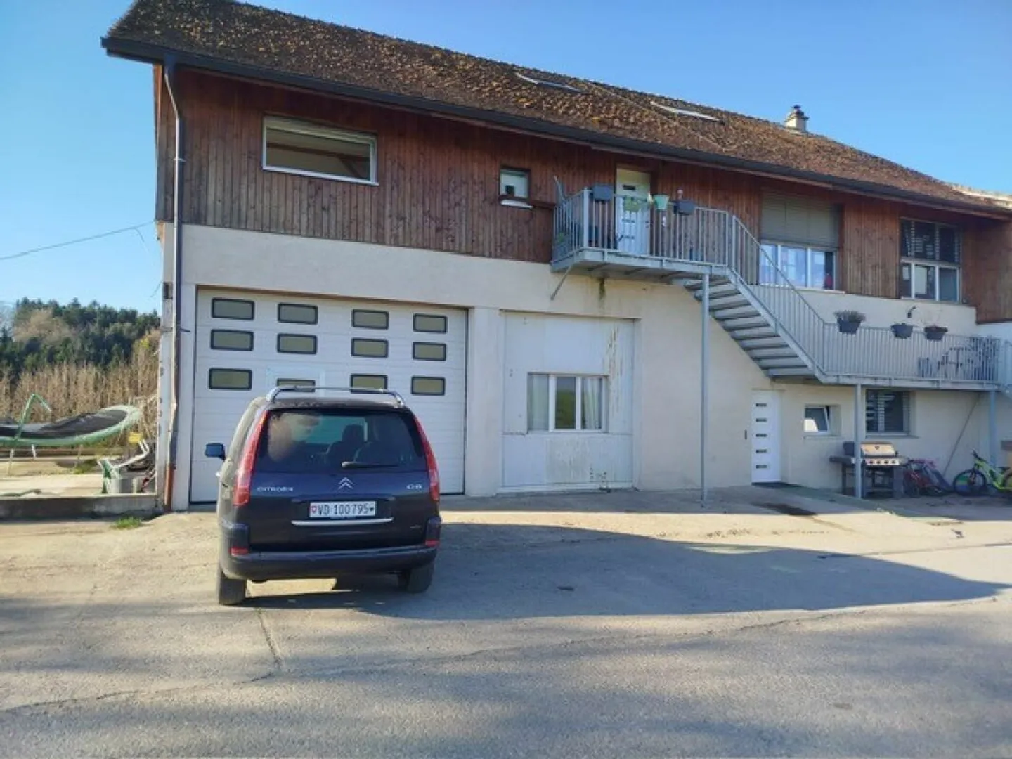 Edificio di due appartamenti - Foto 1 di 13