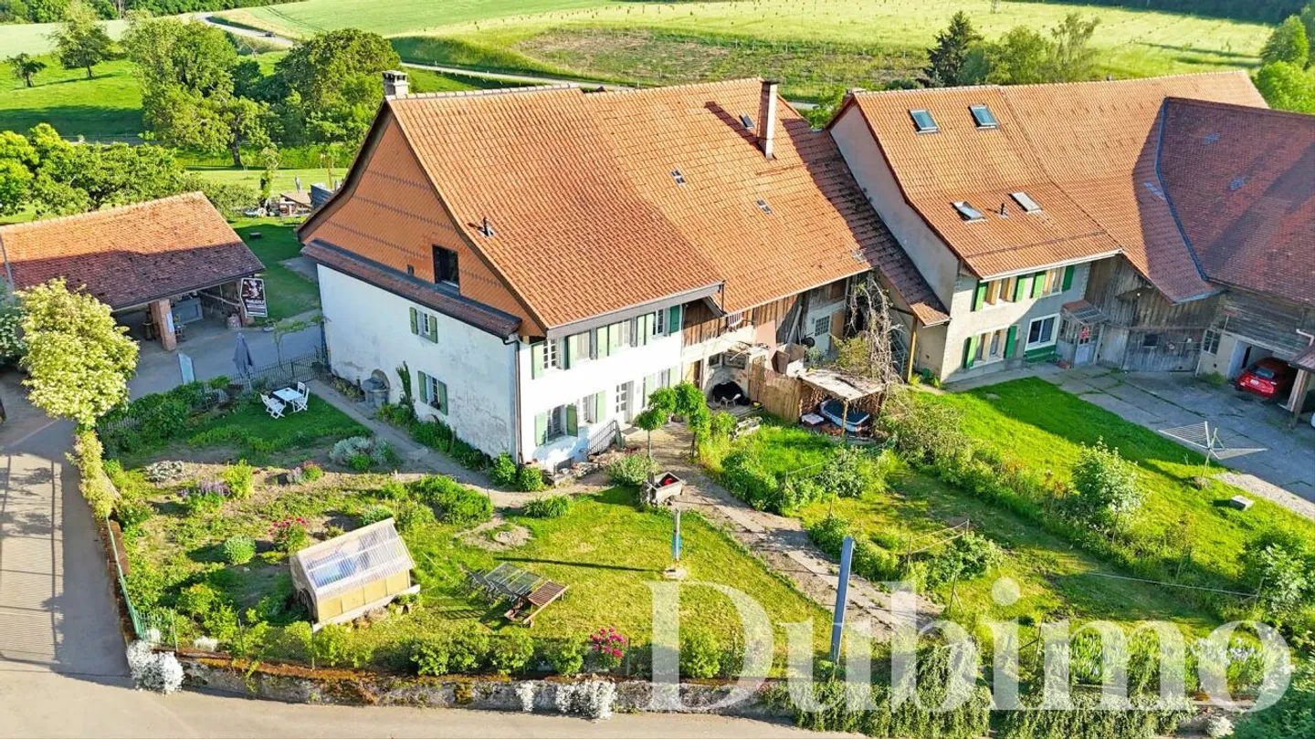 PROPRIÉTÉ VILLAGEOISE DE CARACTÈRE AVEC 3 LOGEMENTS ET FORT POTENTIEL - Foto 12 di 13