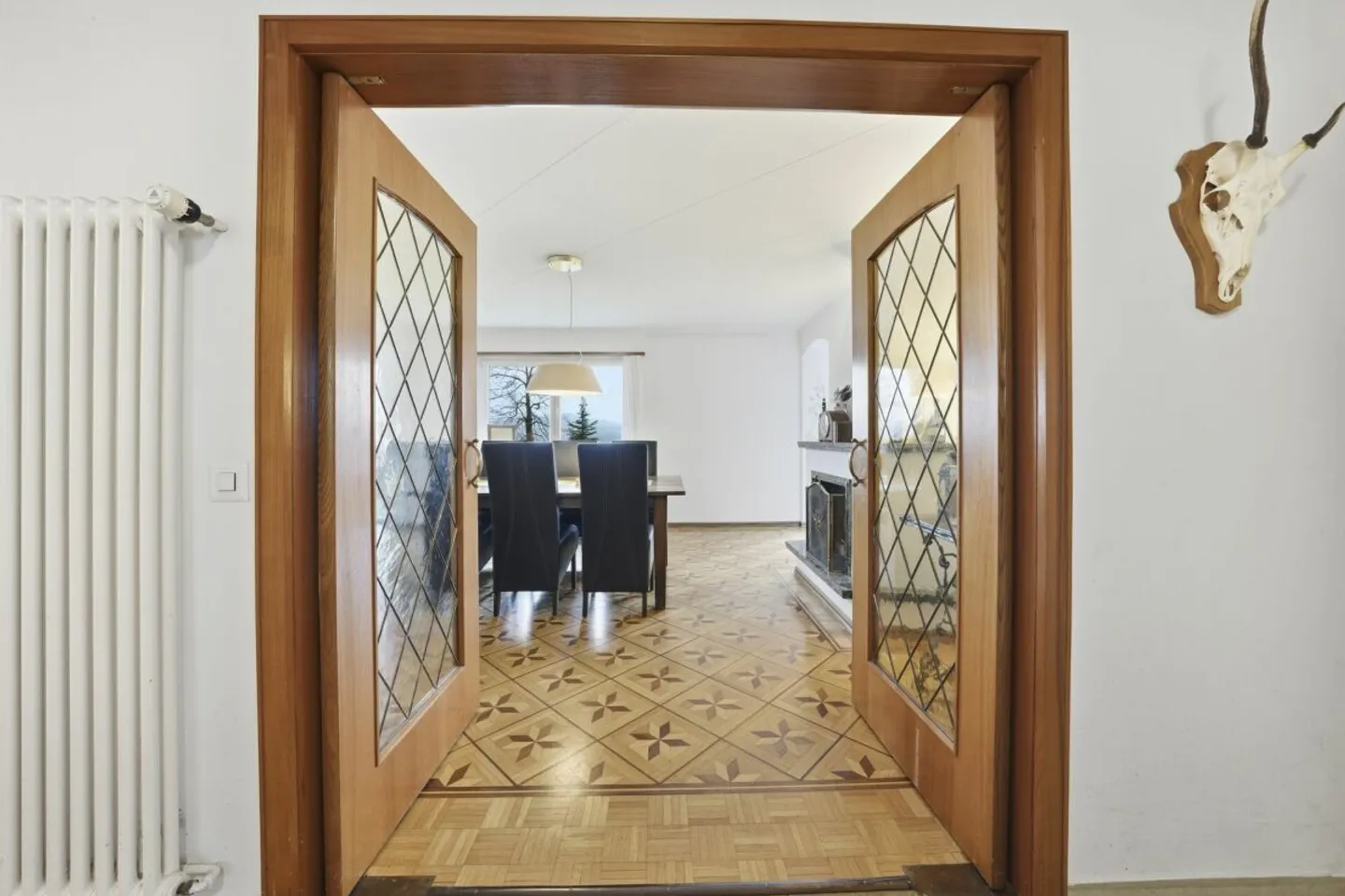 Proprietà unica con piscina naturale, vigneto e oasi spa nella posizione da sogno di Klingnau - Foto 10 di 13