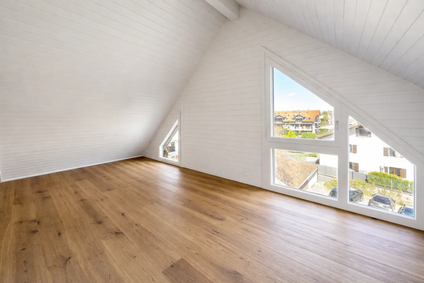 Through Triplex Fully Renovated in 2026 - Functional Layout and Turnkey Condition in Puplinge - Photo 11 of 12